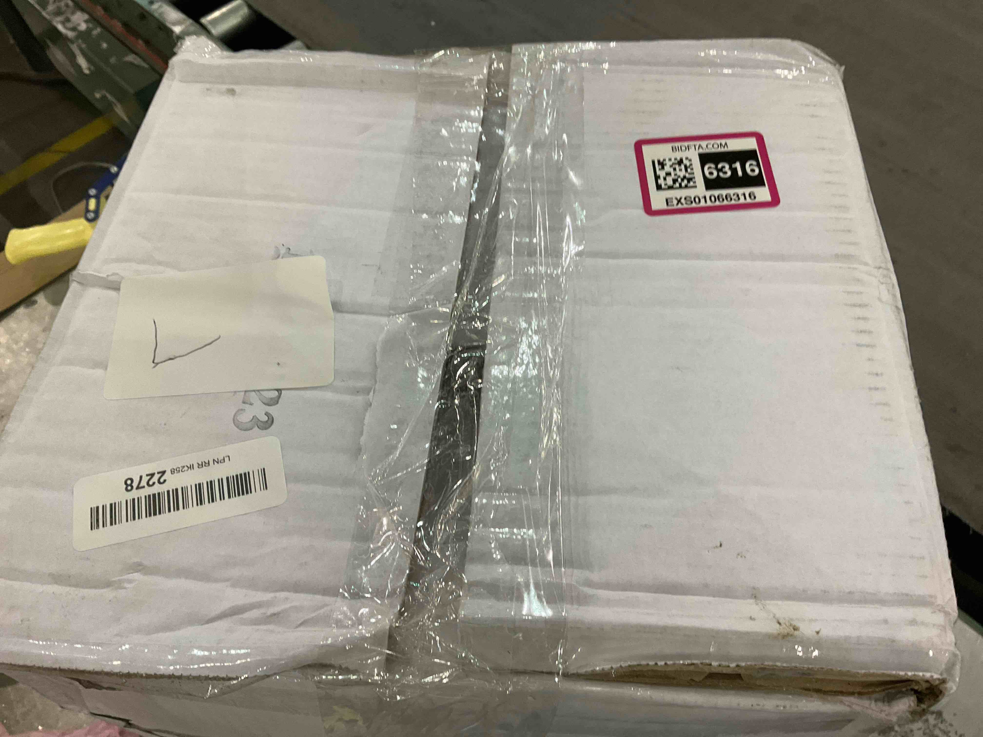 https://s3.amazonaws.com/lotting-images-prod/BargainHunt/EXS01066316_1707227038335.jpeg