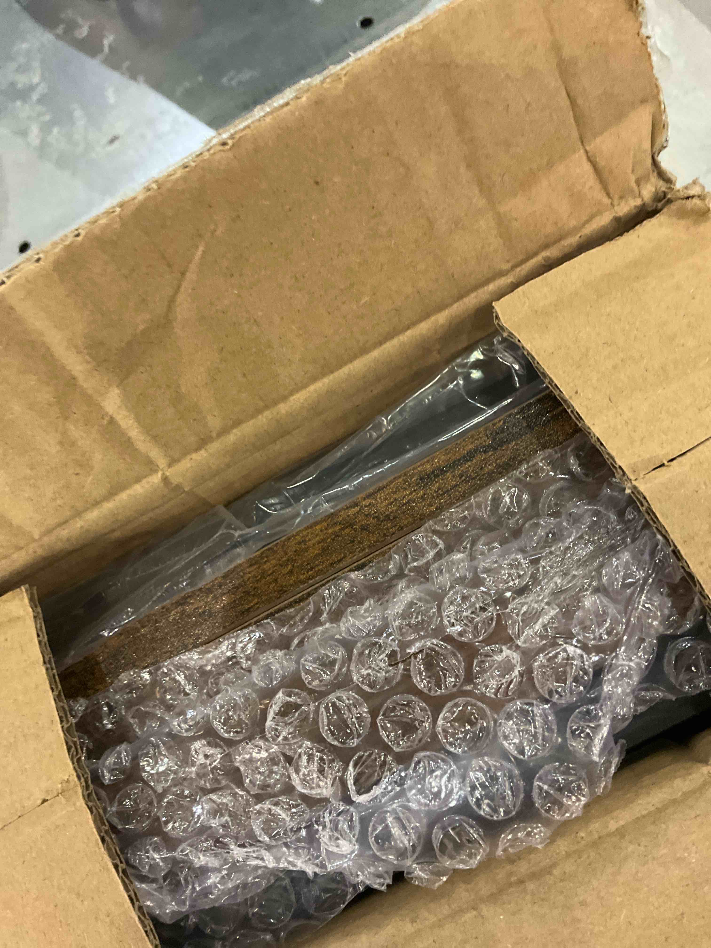 https://s3.amazonaws.com/lotting-images-prod/BargainHunt/EXS01067154_1713530502446.jpeg
