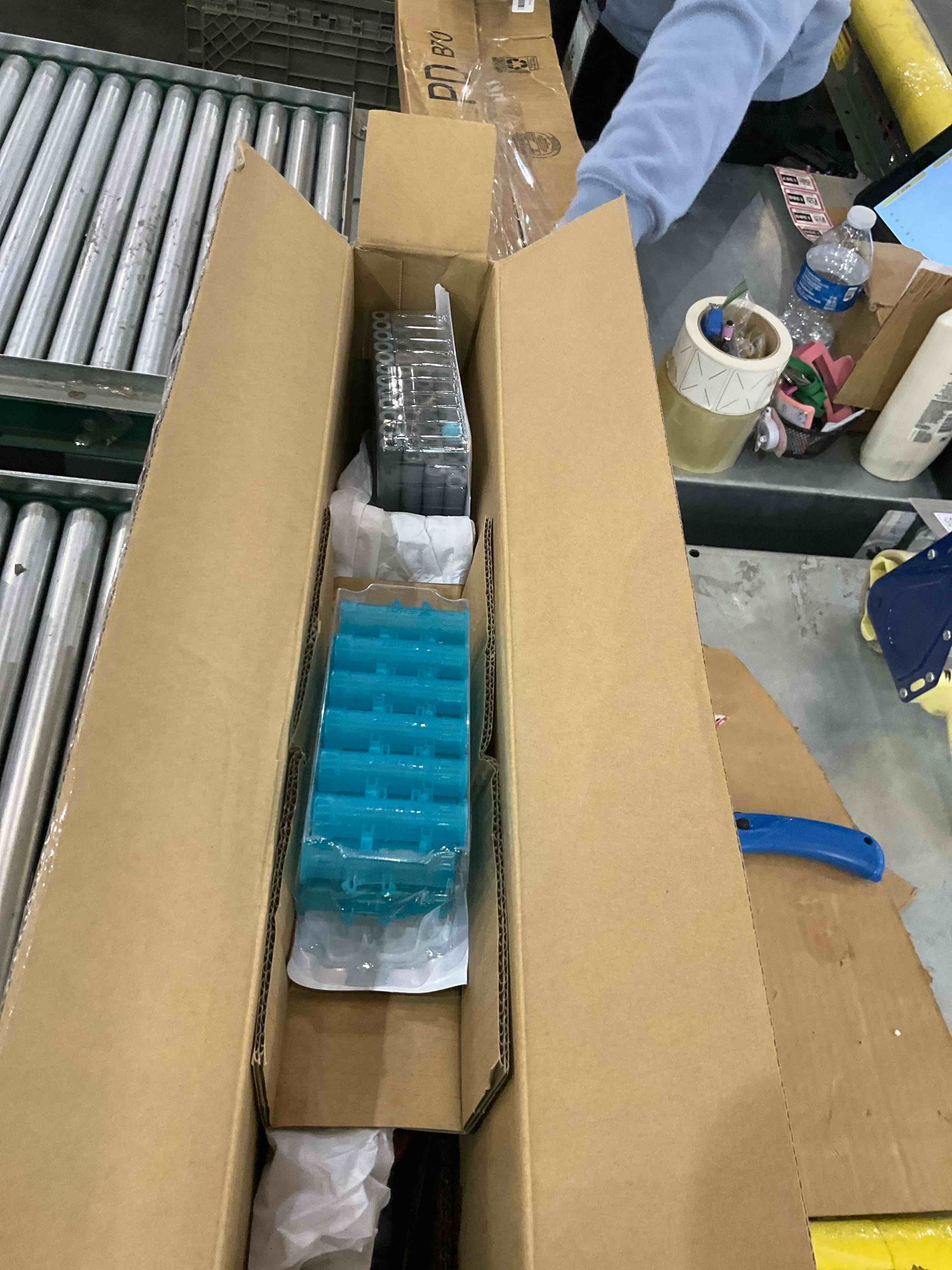 https://s3.amazonaws.com/lotting-images-prod/BargainHunt/EXS01067603_1706890401753.jpeg