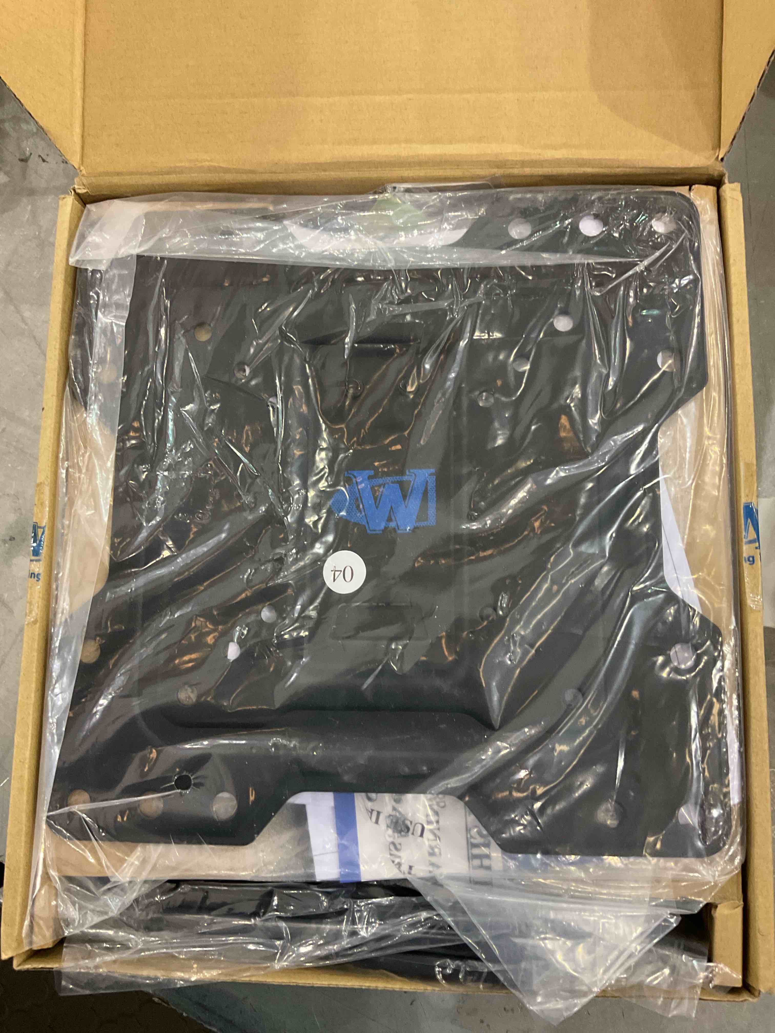 https://s3.amazonaws.com/lotting-images-prod/BargainHunt/EXS01067644_1707231874534.jpeg
