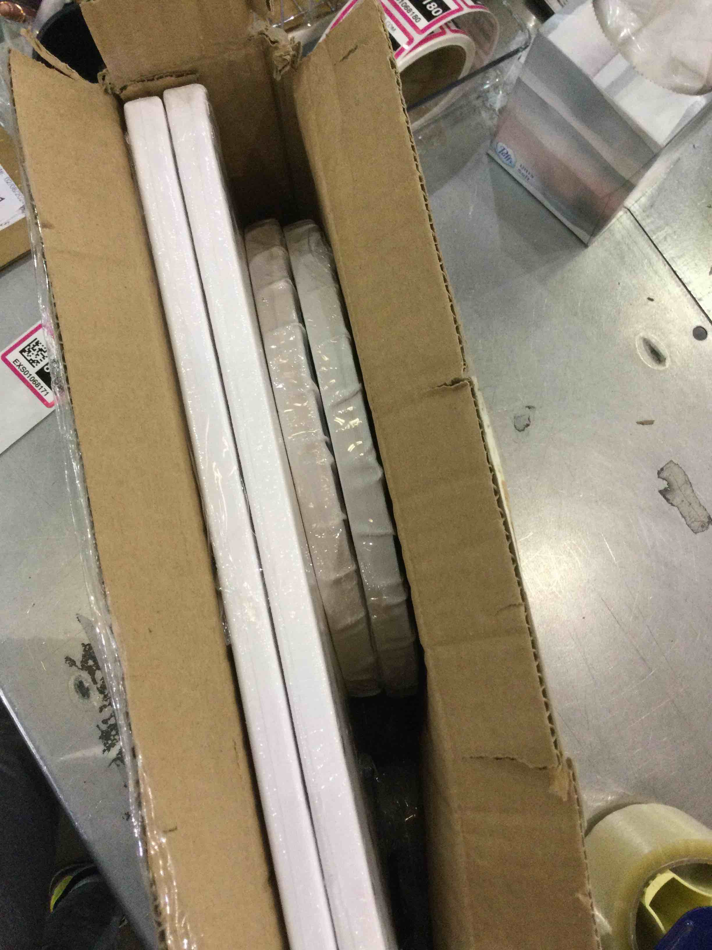https://s3.amazonaws.com/lotting-images-prod/BargainHunt/EXS01068171_1707421722108.jpeg