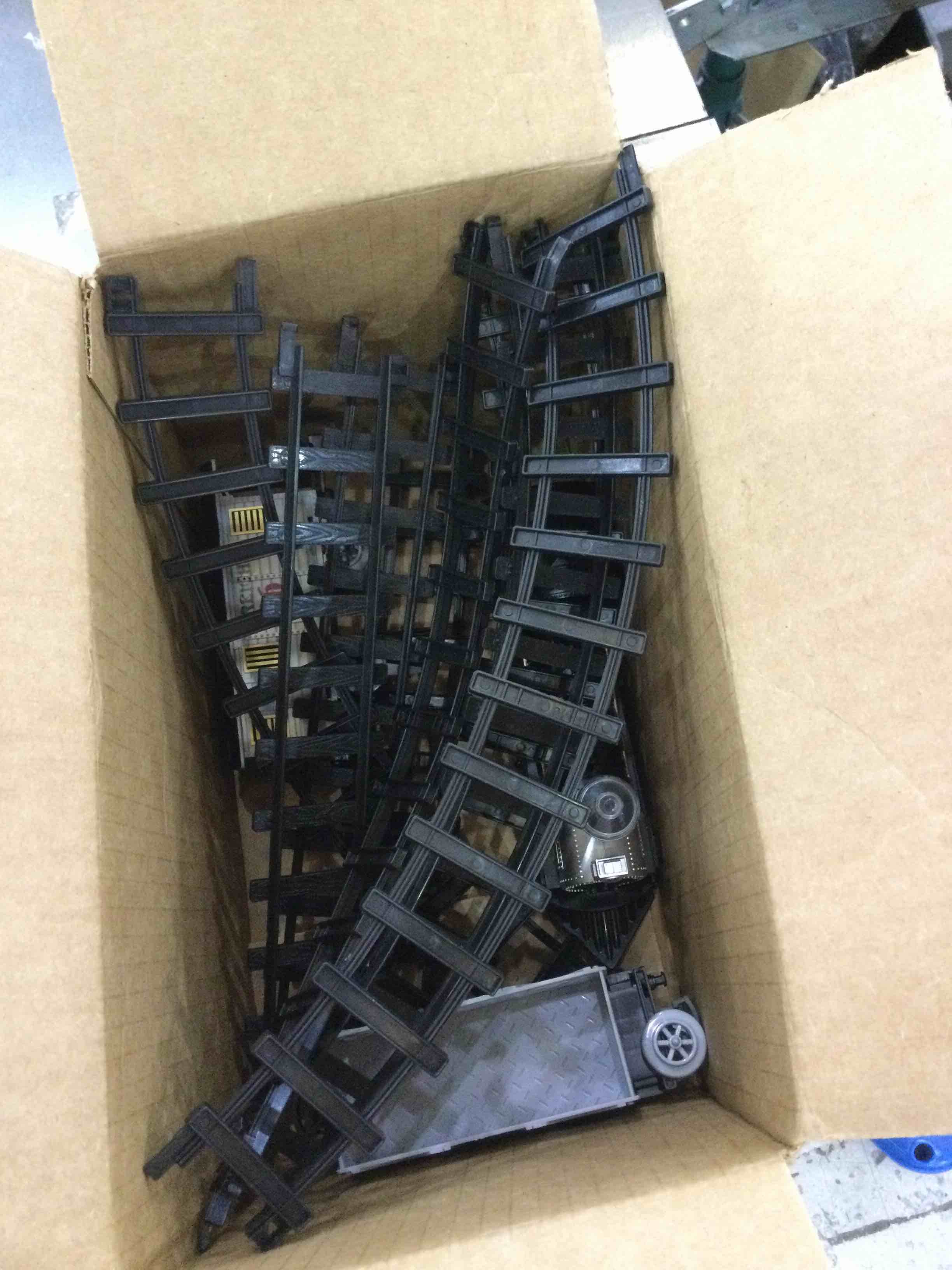 https://s3.amazonaws.com/lotting-images-prod/BargainHunt/EXS01068173_1707421869081.jpeg