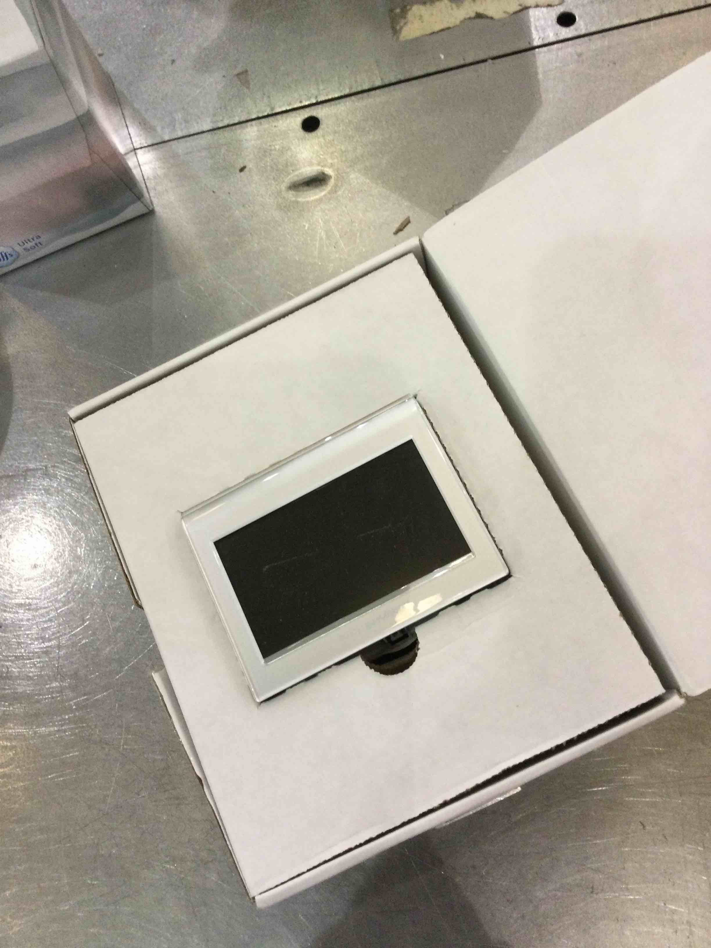 https://s3.amazonaws.com/lotting-images-prod/BargainHunt/EXS01068175_1707422026042.jpeg