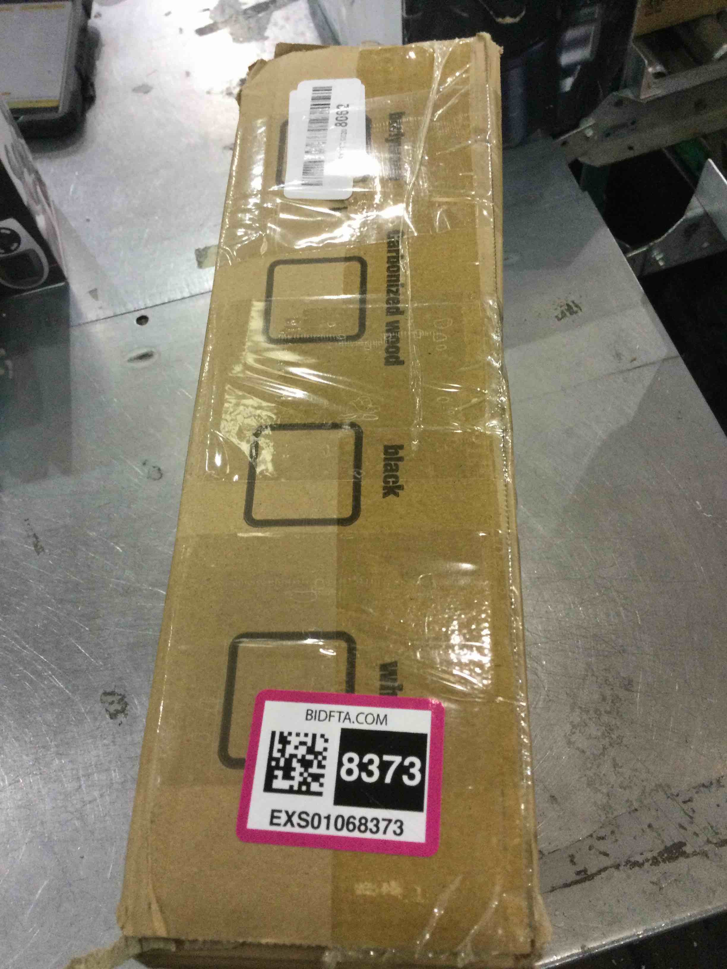 https://s3.amazonaws.com/lotting-images-prod/BargainHunt/EXS01068373_1707509144407.jpeg