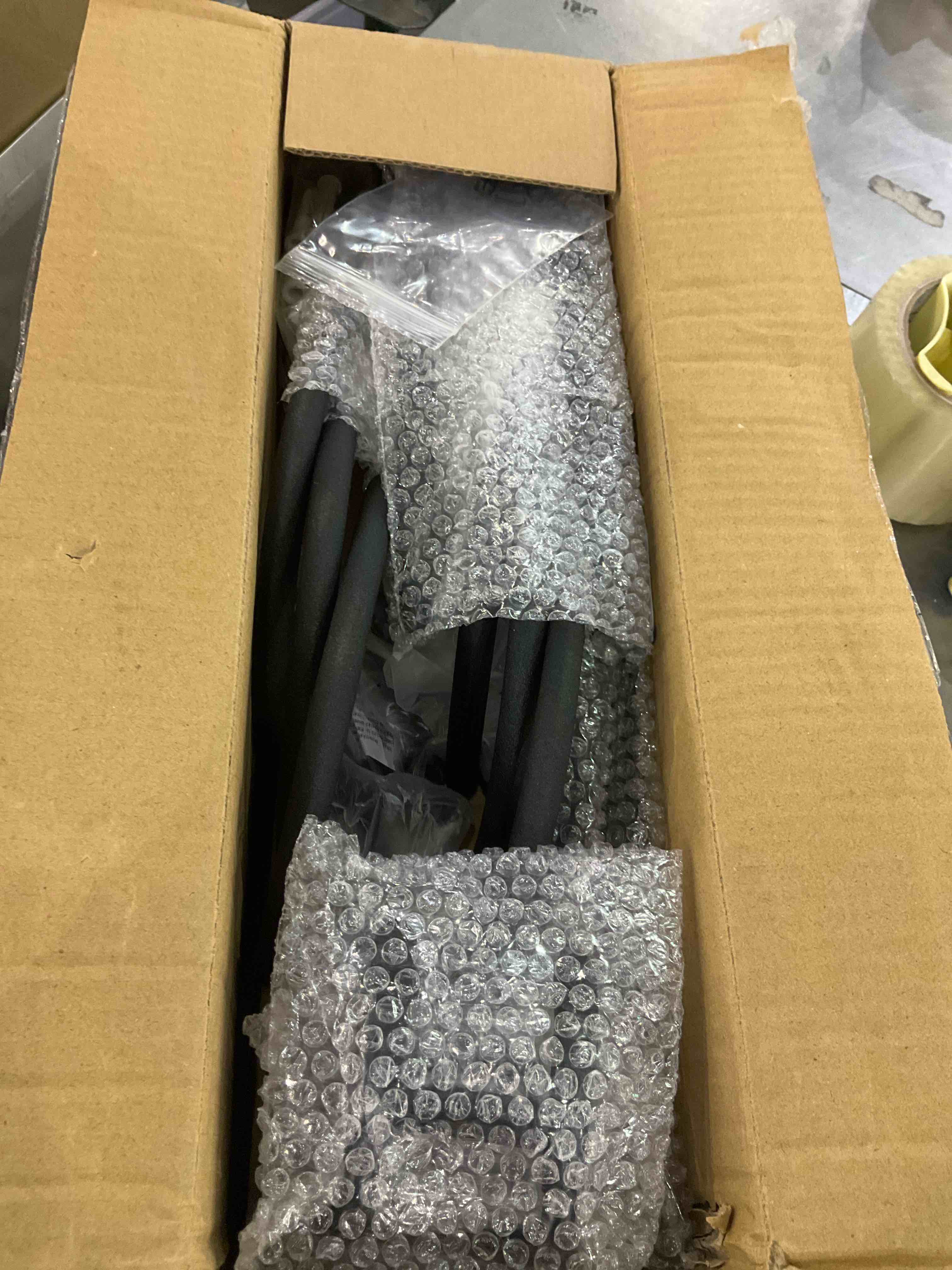 https://s3.amazonaws.com/lotting-images-prod/BargainHunt/EXS01068505_1709298933201.jpeg