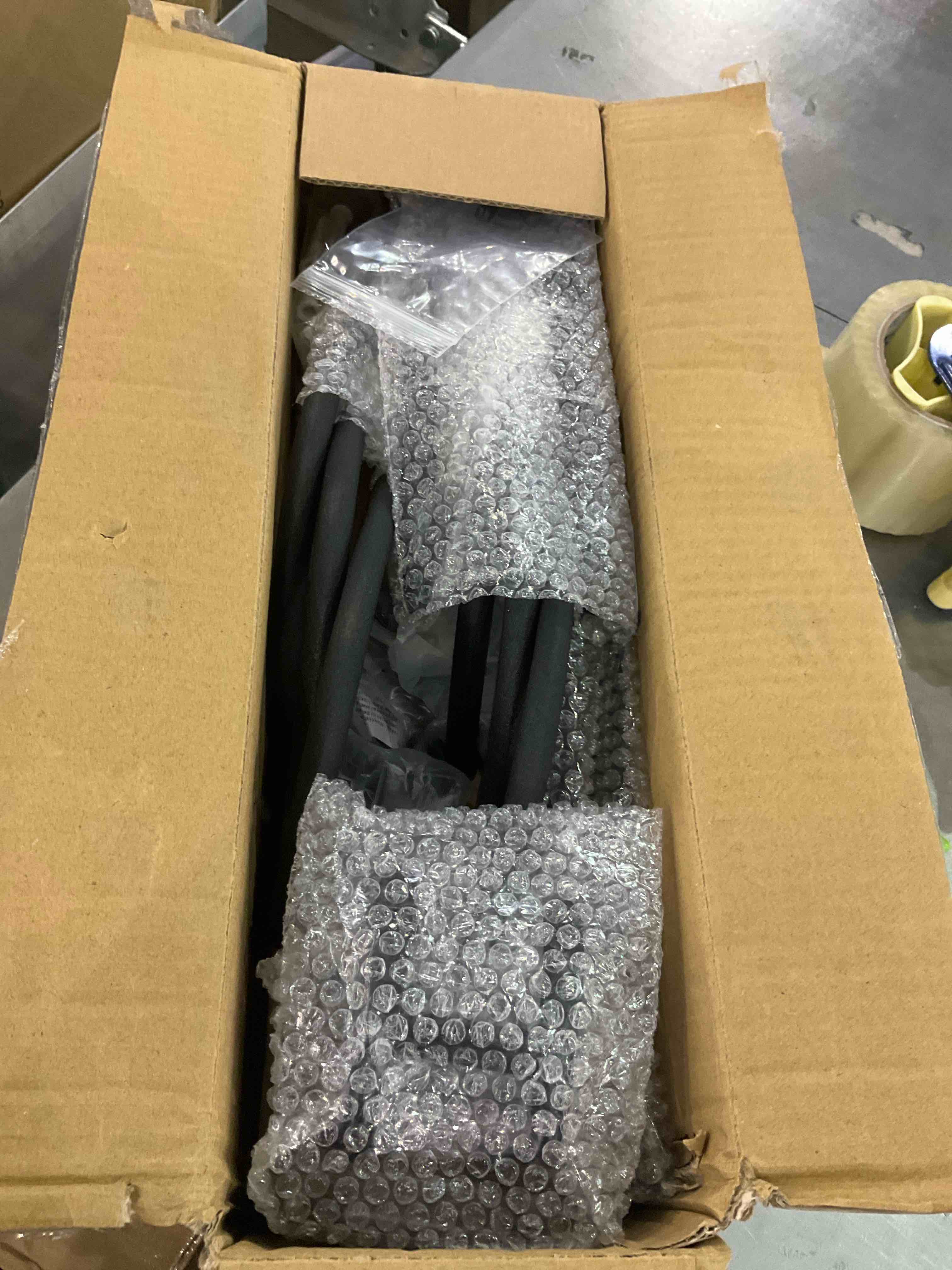 https://s3.amazonaws.com/lotting-images-prod/BargainHunt/EXS01068505_1709298934370.jpeg