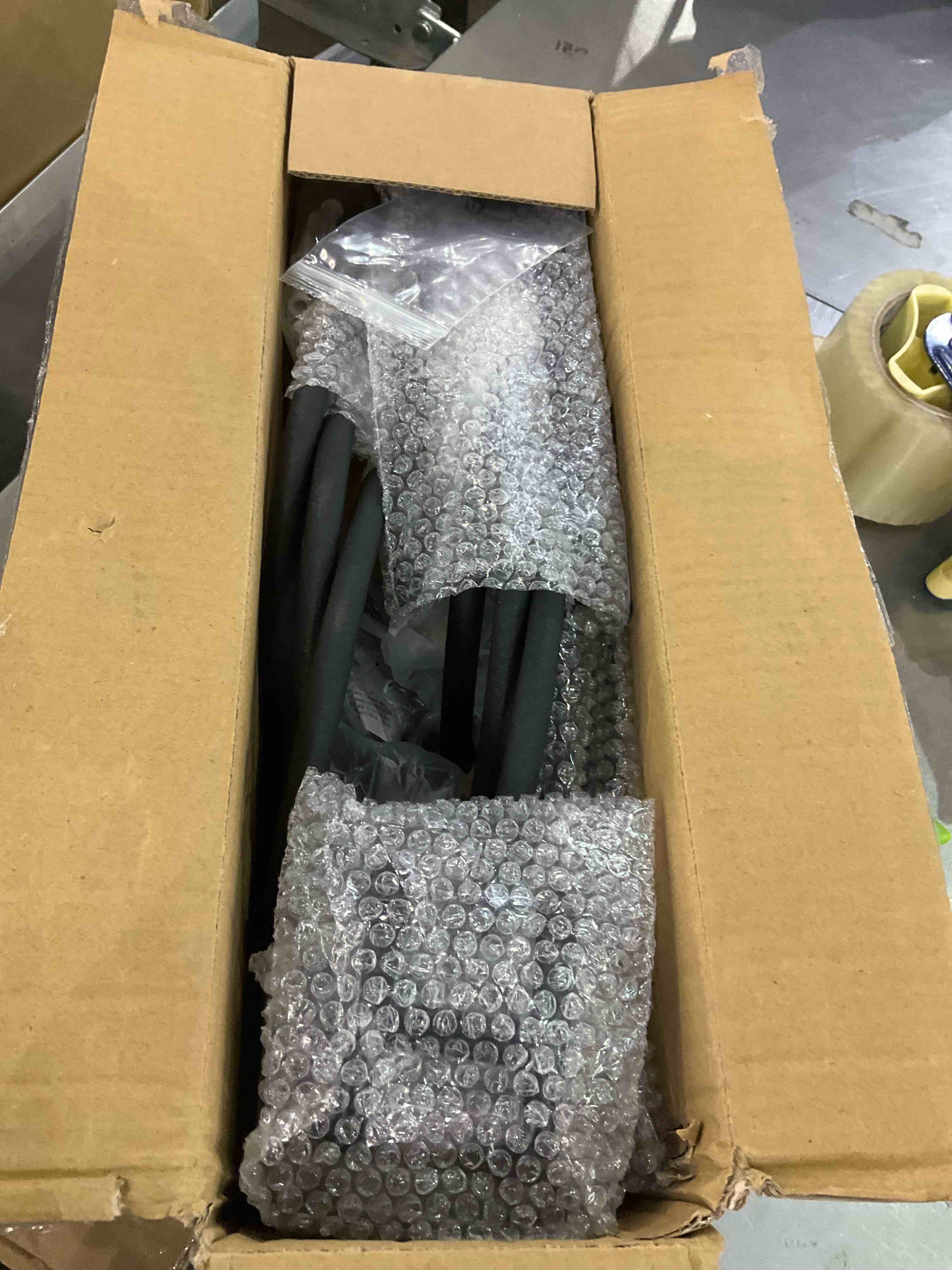 https://s3.amazonaws.com/lotting-images-prod/BargainHunt/EXS01068505_1709298935503.jpeg