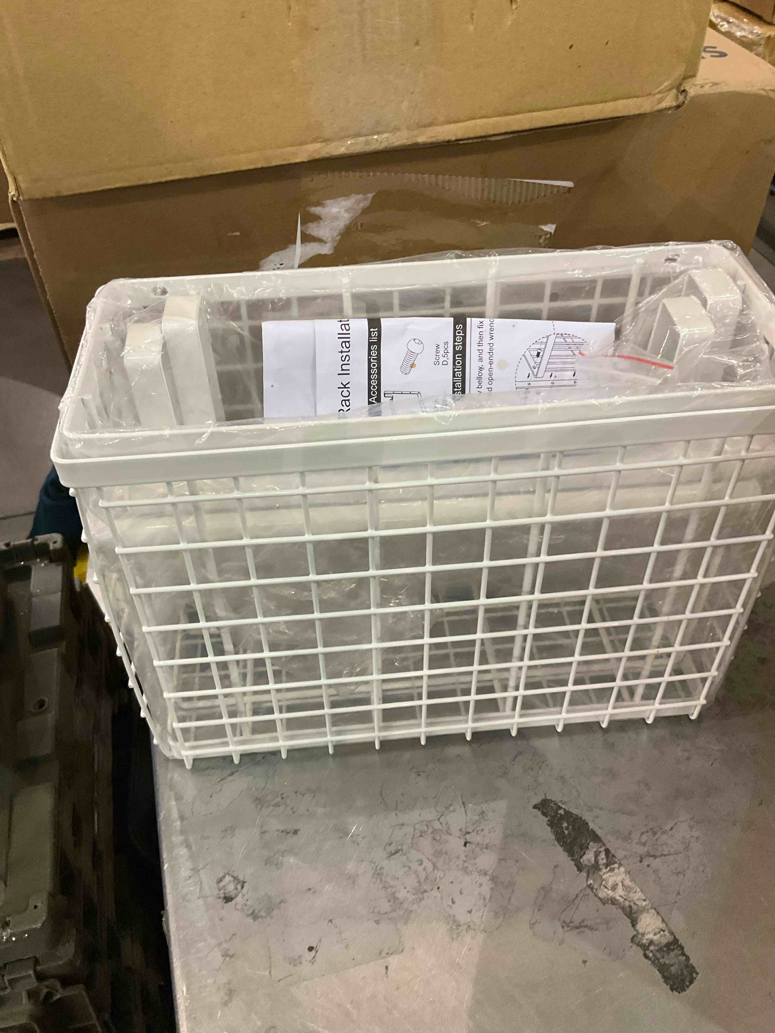 https://s3.amazonaws.com/lotting-images-prod/BargainHunt/EXS01068570_1709309078236.jpeg