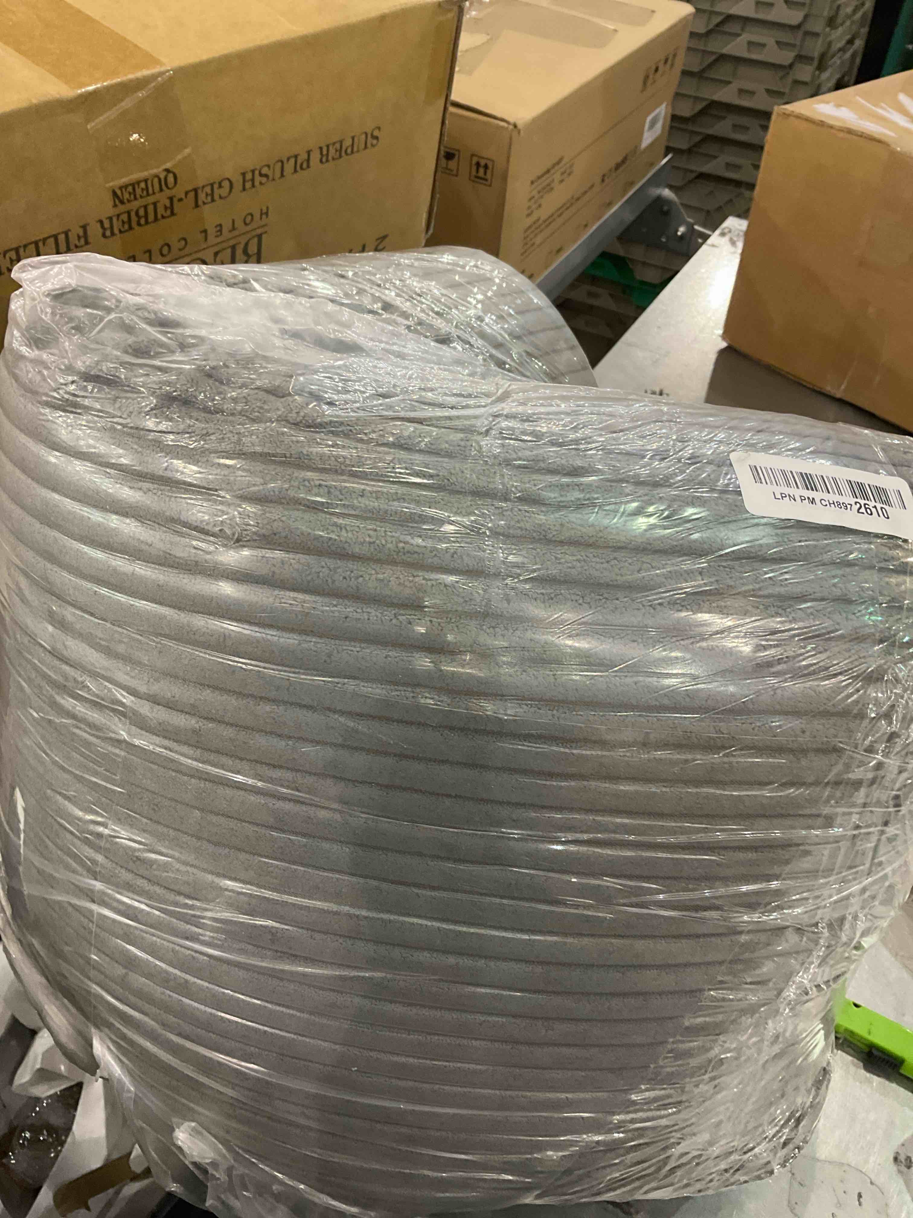 https://s3.amazonaws.com/lotting-images-prod/BargainHunt/EXS01068643_1709321828557.jpeg