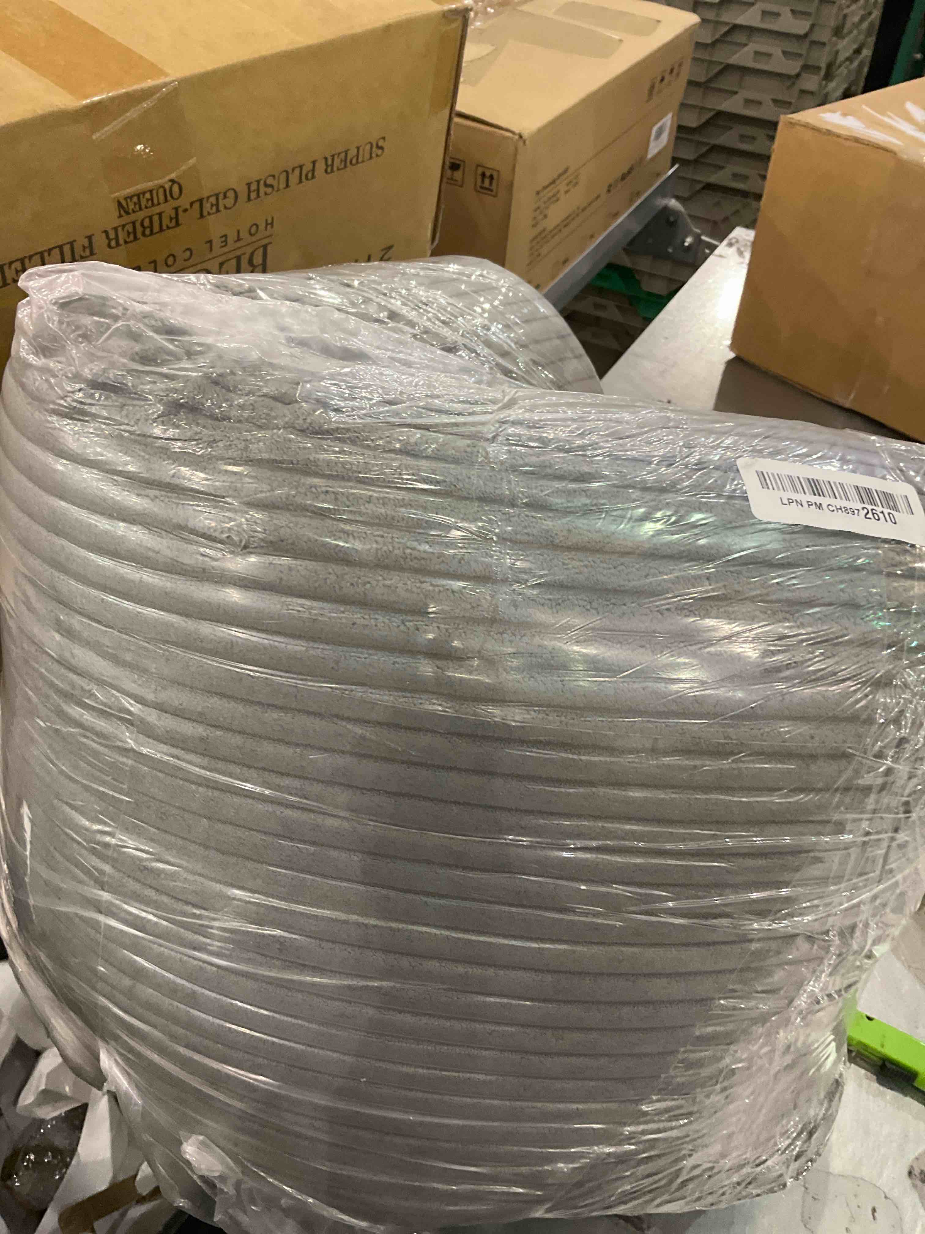 https://s3.amazonaws.com/lotting-images-prod/BargainHunt/EXS01068643_1709321829481.jpeg