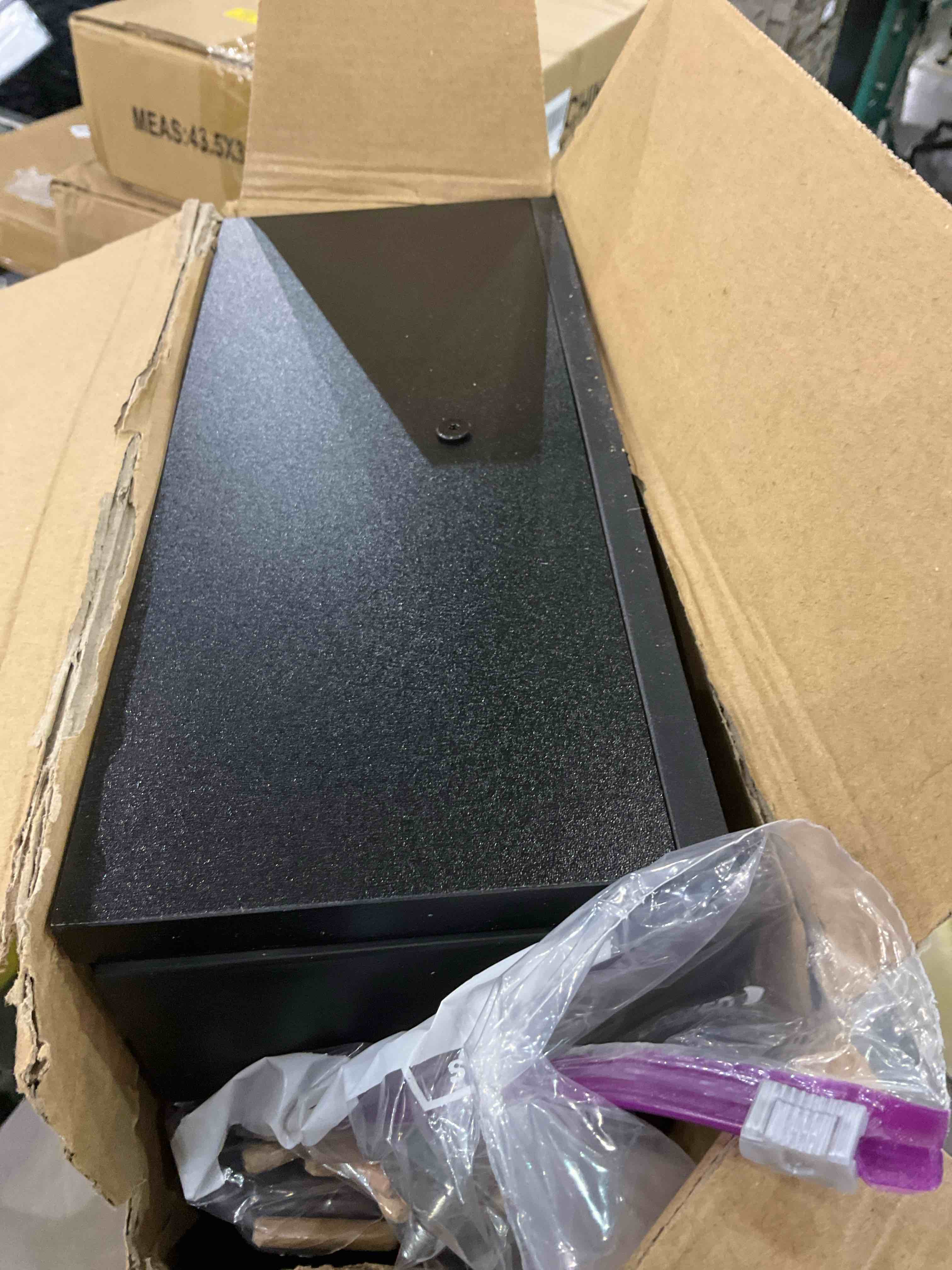https://s3.amazonaws.com/lotting-images-prod/BargainHunt/EXS01068706_1709644708690.jpeg