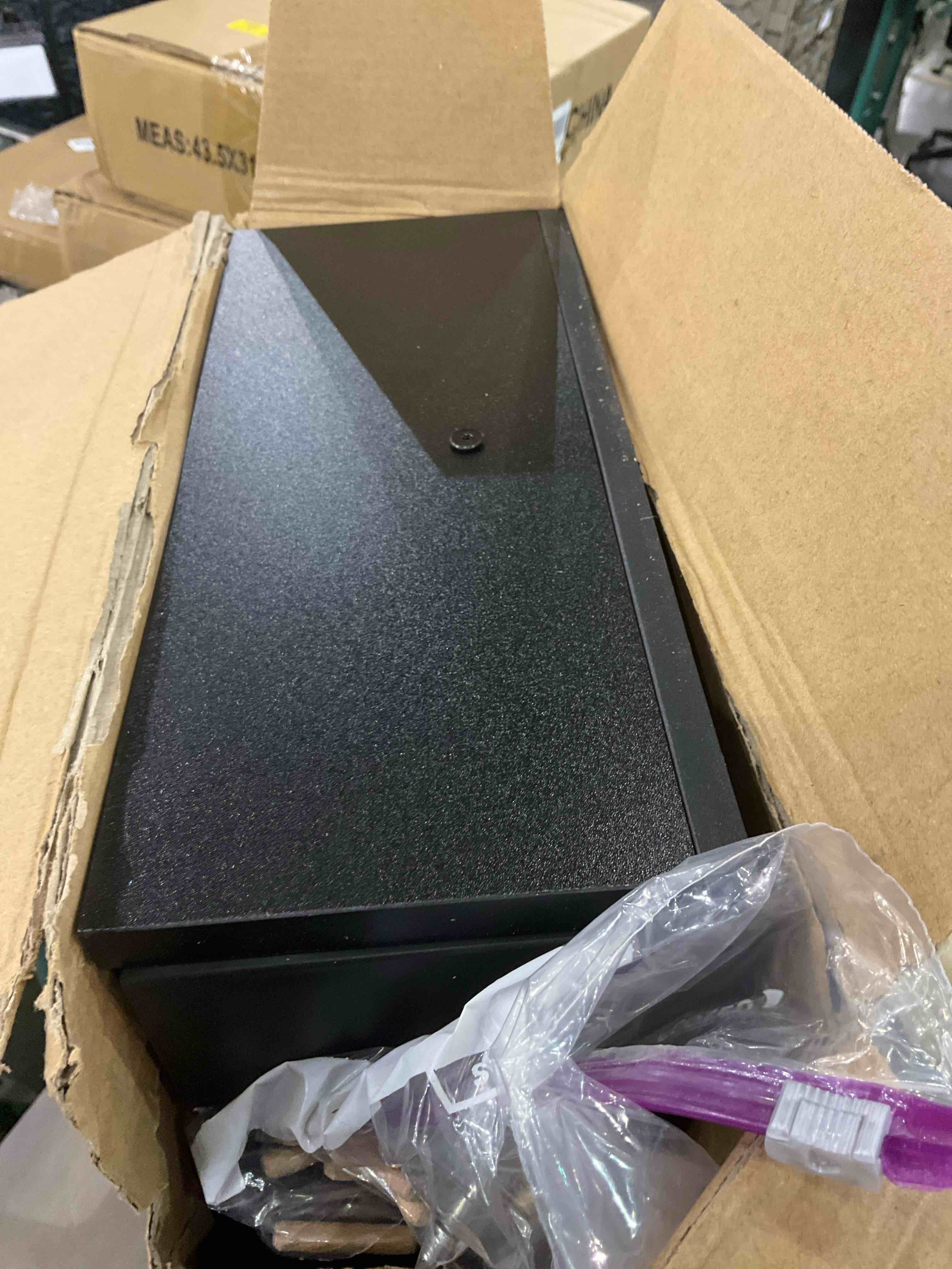 https://s3.amazonaws.com/lotting-images-prod/BargainHunt/EXS01068706_1709644709668.jpeg