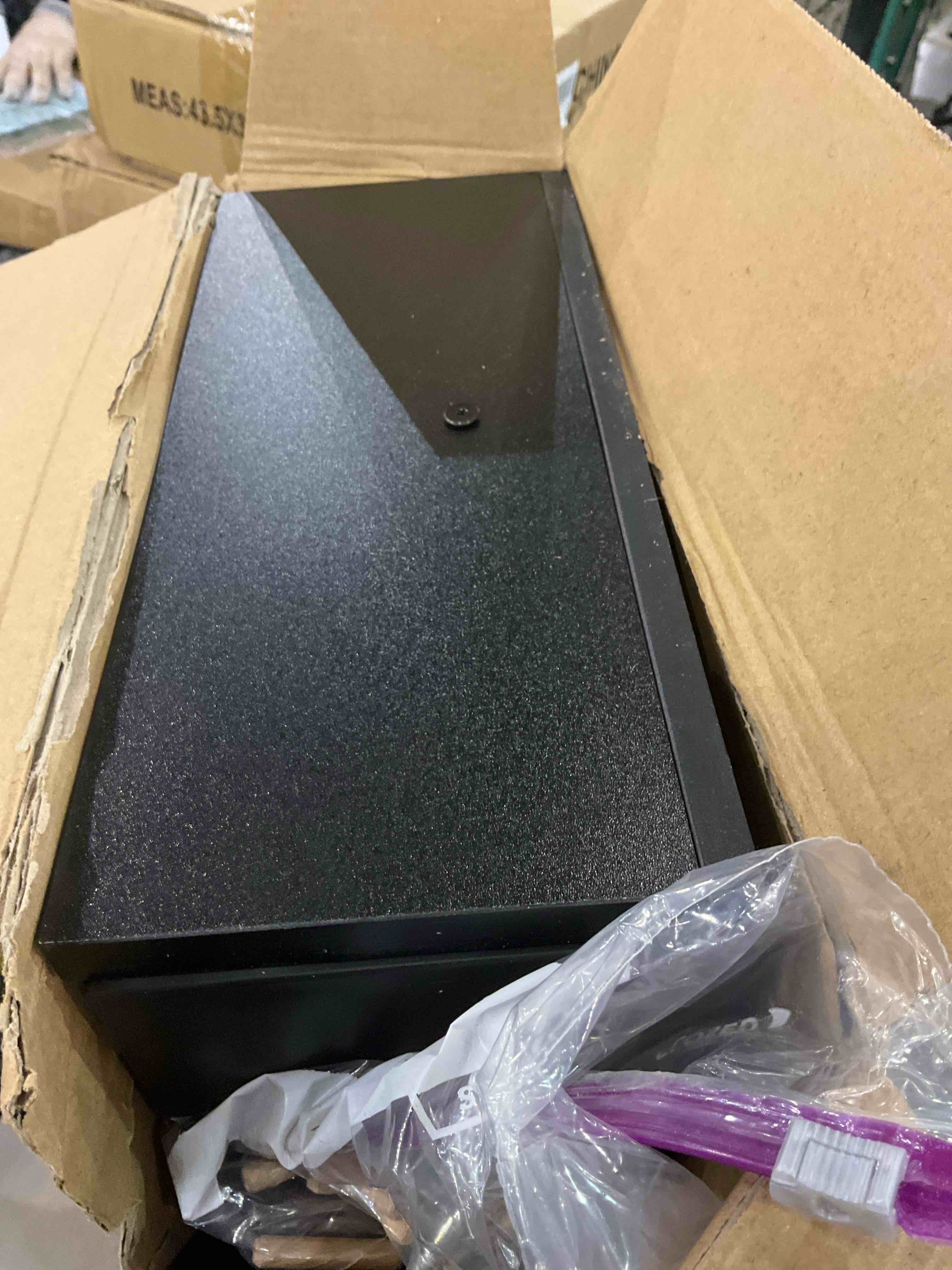 https://s3.amazonaws.com/lotting-images-prod/BargainHunt/EXS01068706_1709644710767.jpeg
