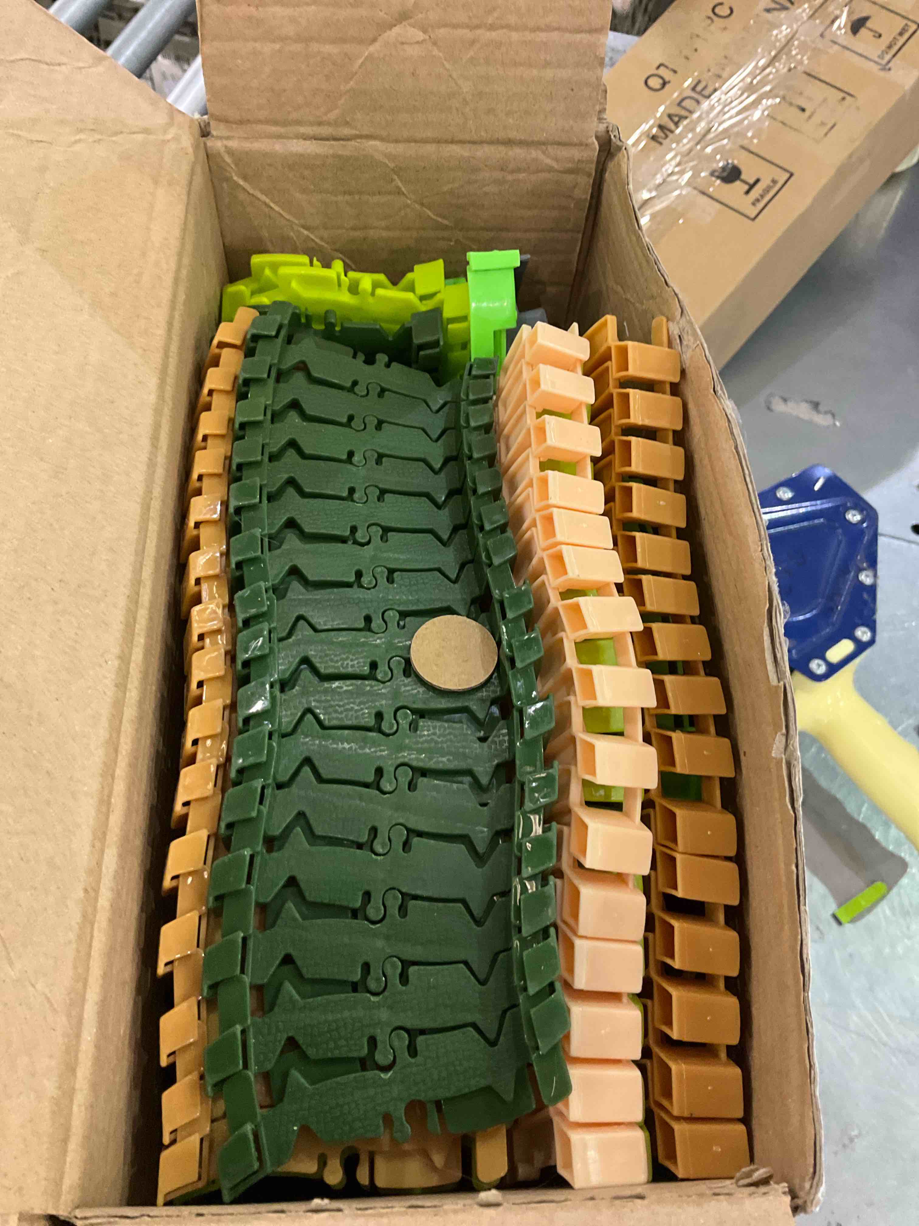 https://s3.amazonaws.com/lotting-images-prod/BargainHunt/EXS01068772_1709656007602.jpeg