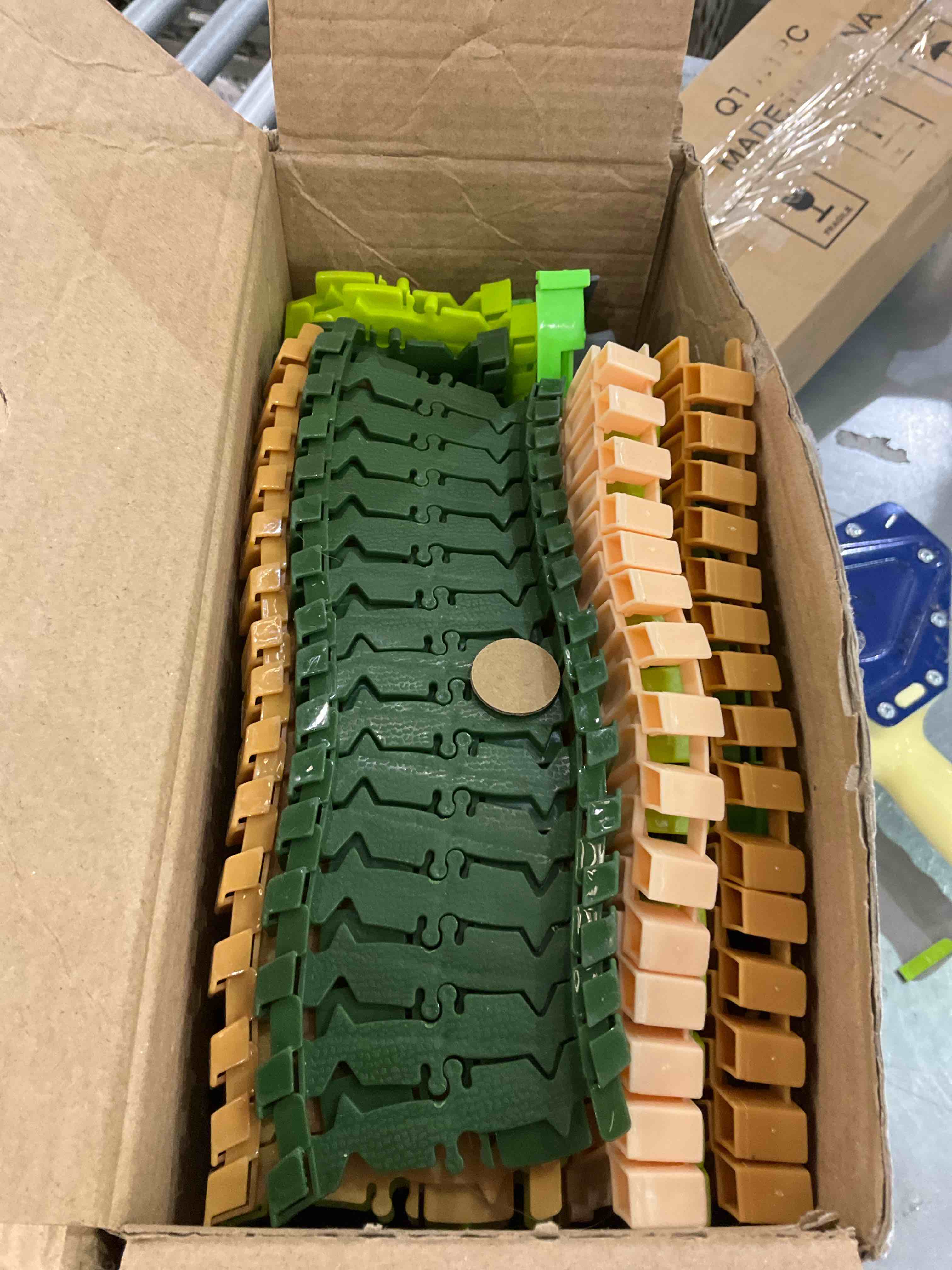 https://s3.amazonaws.com/lotting-images-prod/BargainHunt/EXS01068772_1709656009354.jpeg