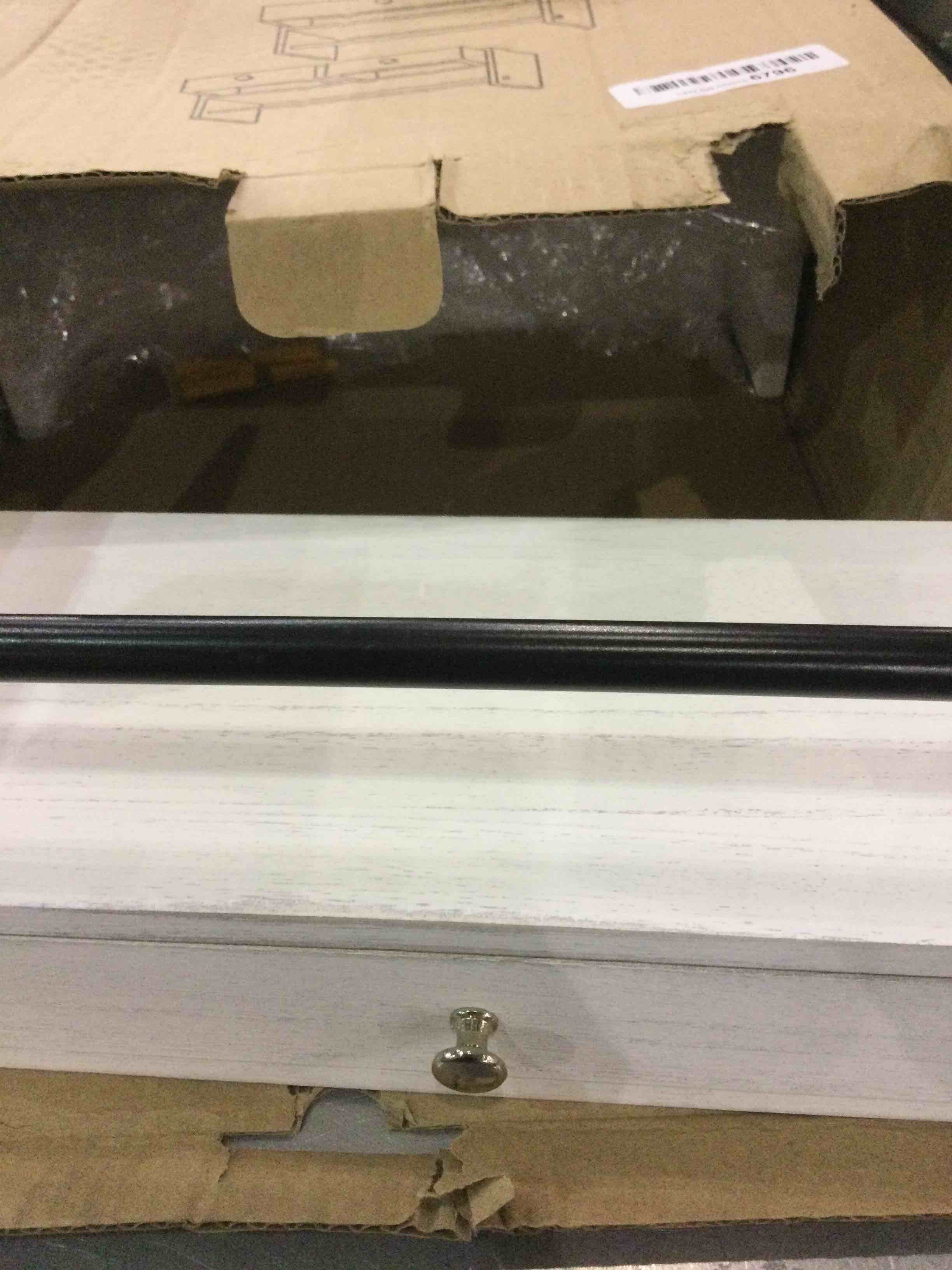 https://s3.amazonaws.com/lotting-images-prod/BargainHunt/EXS01069616_1707225086676.jpeg