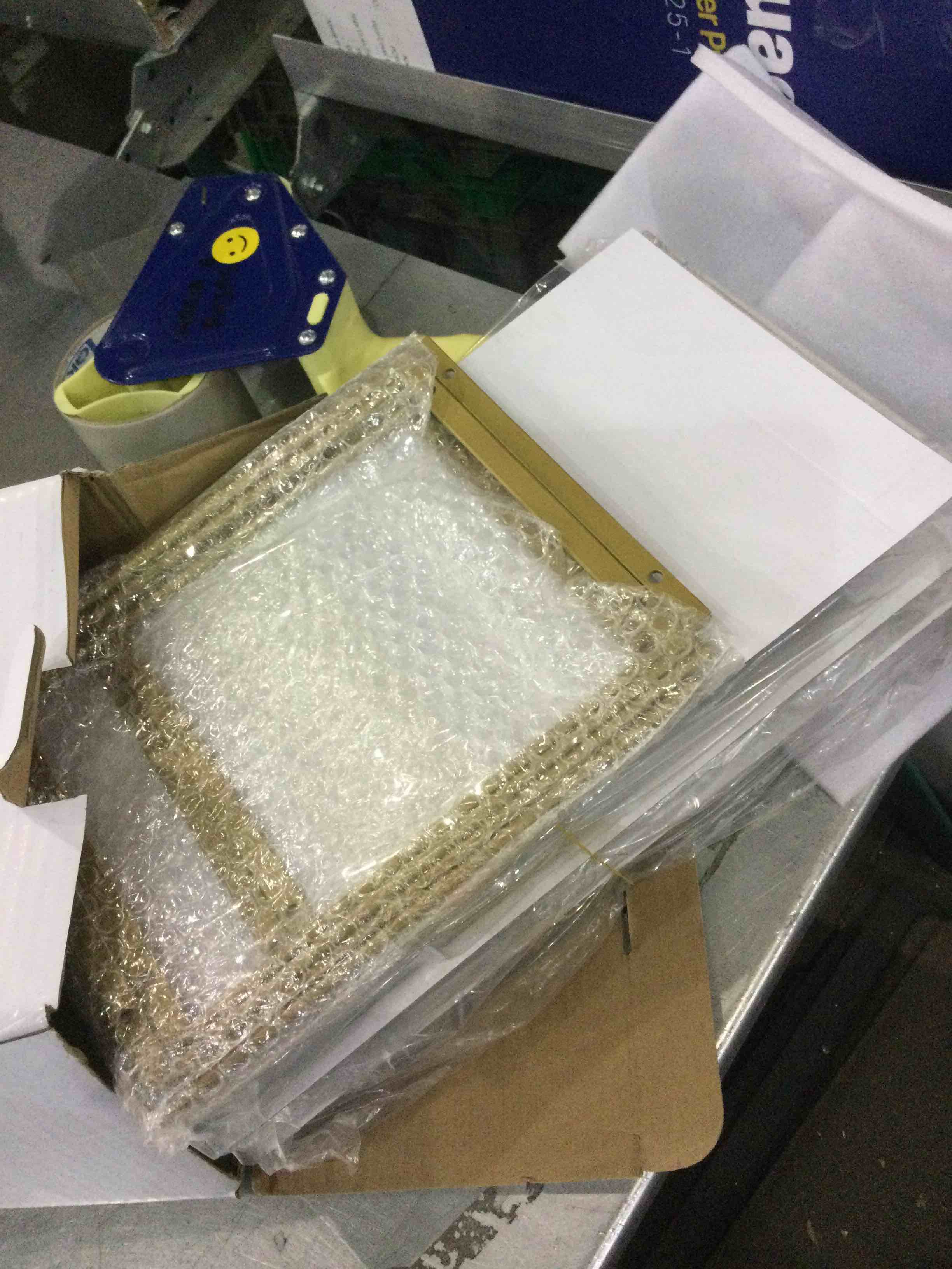 https://s3.amazonaws.com/lotting-images-prod/BargainHunt/EXS01069621_1707225817571.jpeg