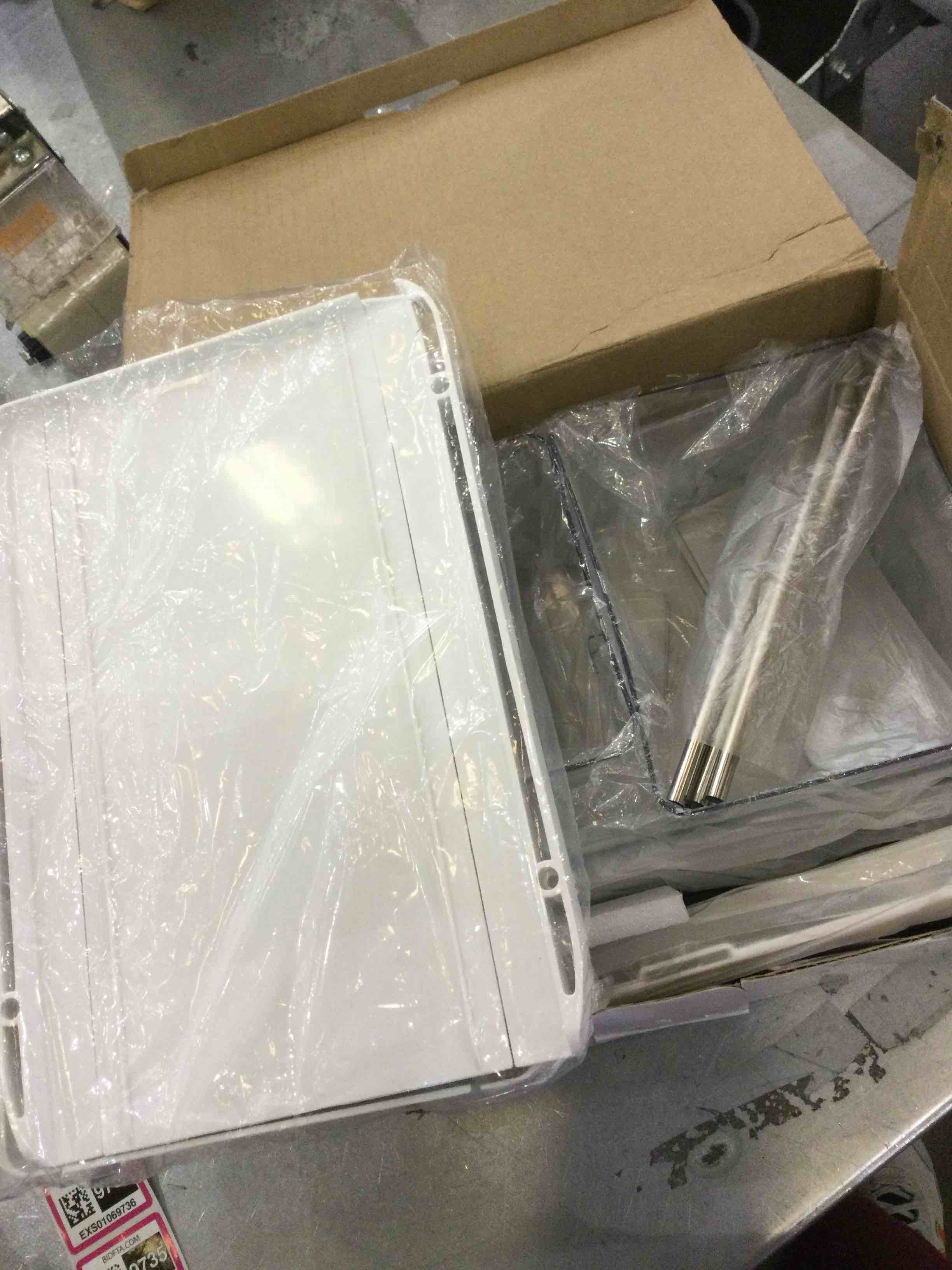 https://s3.amazonaws.com/lotting-images-prod/BargainHunt/EXS01069732_1707243272460.jpeg