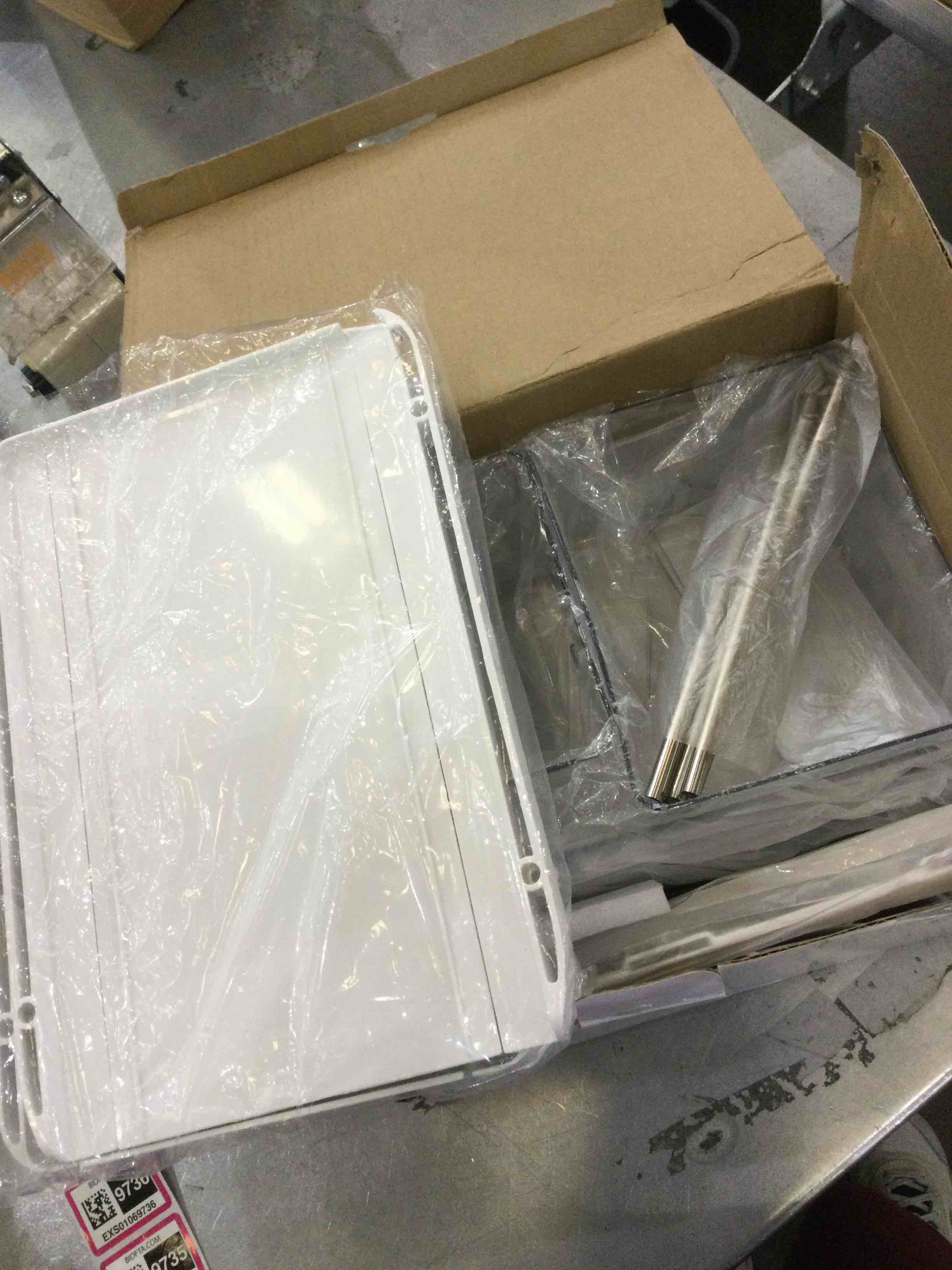https://s3.amazonaws.com/lotting-images-prod/BargainHunt/EXS01069732_1707243273725.jpeg