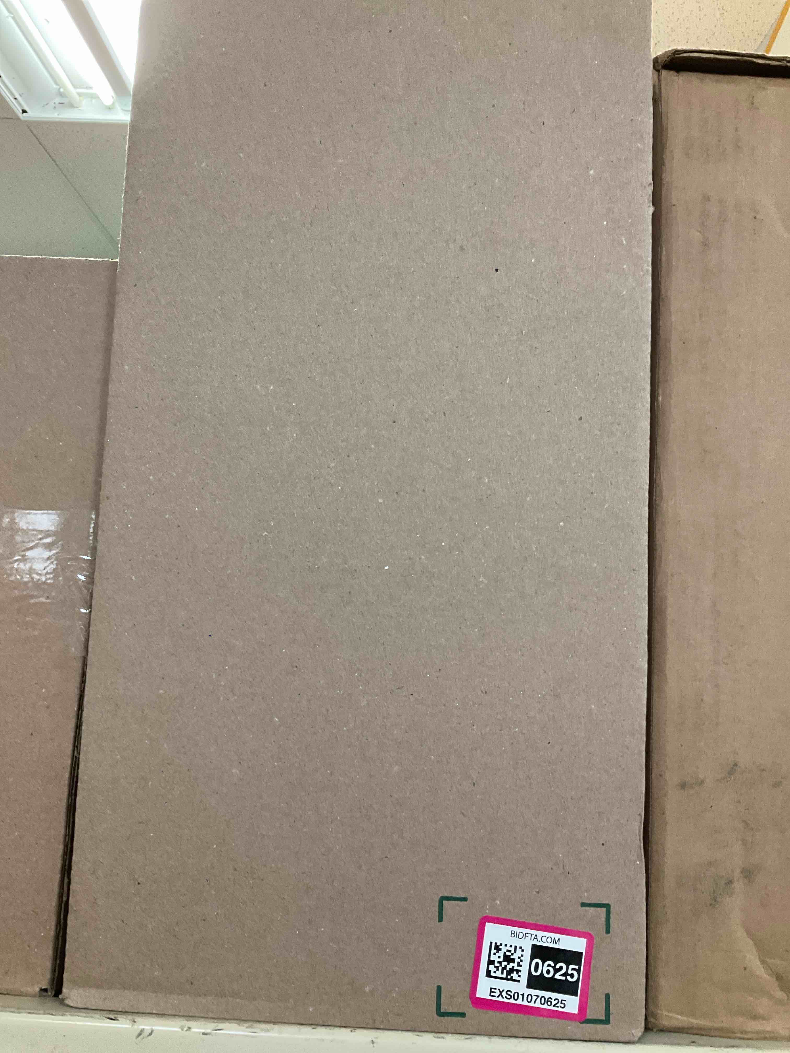 https://s3.amazonaws.com/lotting-images-prod/BargainHunt/EXS01070625_1721670681870.jpeg