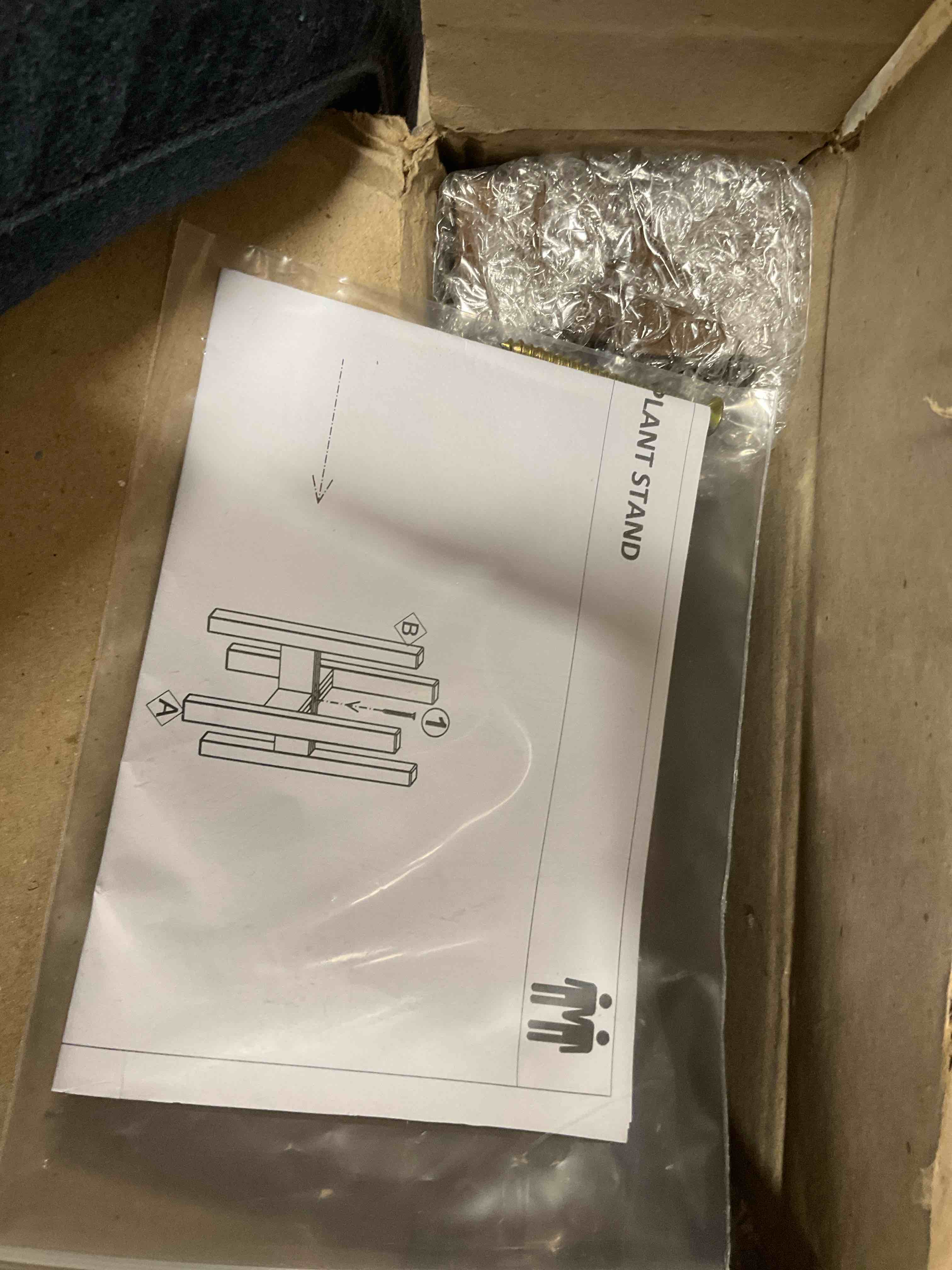 https://s3.amazonaws.com/lotting-images-prod/BargainHunt/EXS01073021_1713378127127.jpeg
