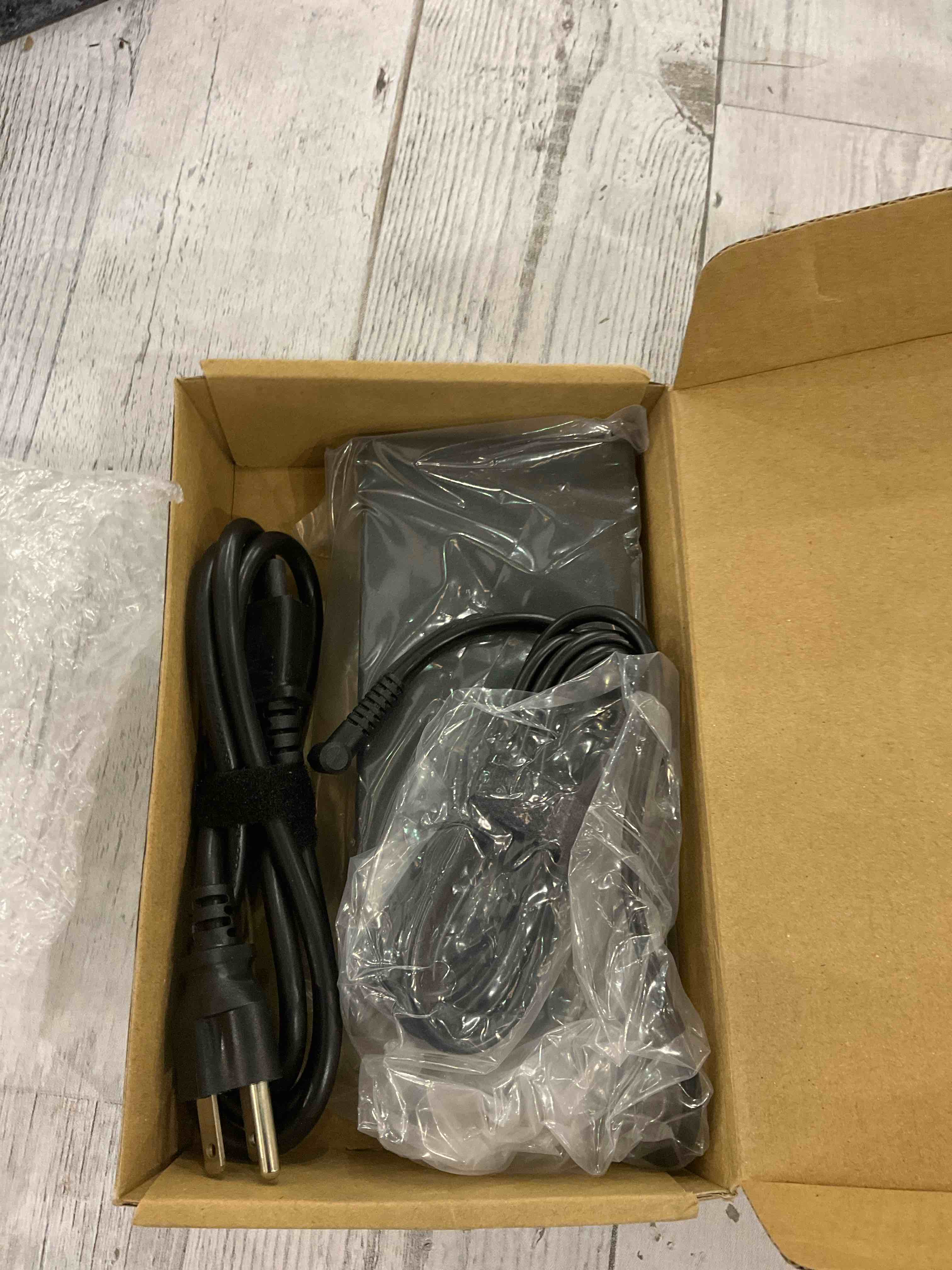 https://s3.amazonaws.com/lotting-images-prod/BargainHunt/EXS01079251_1706552401747.jpeg