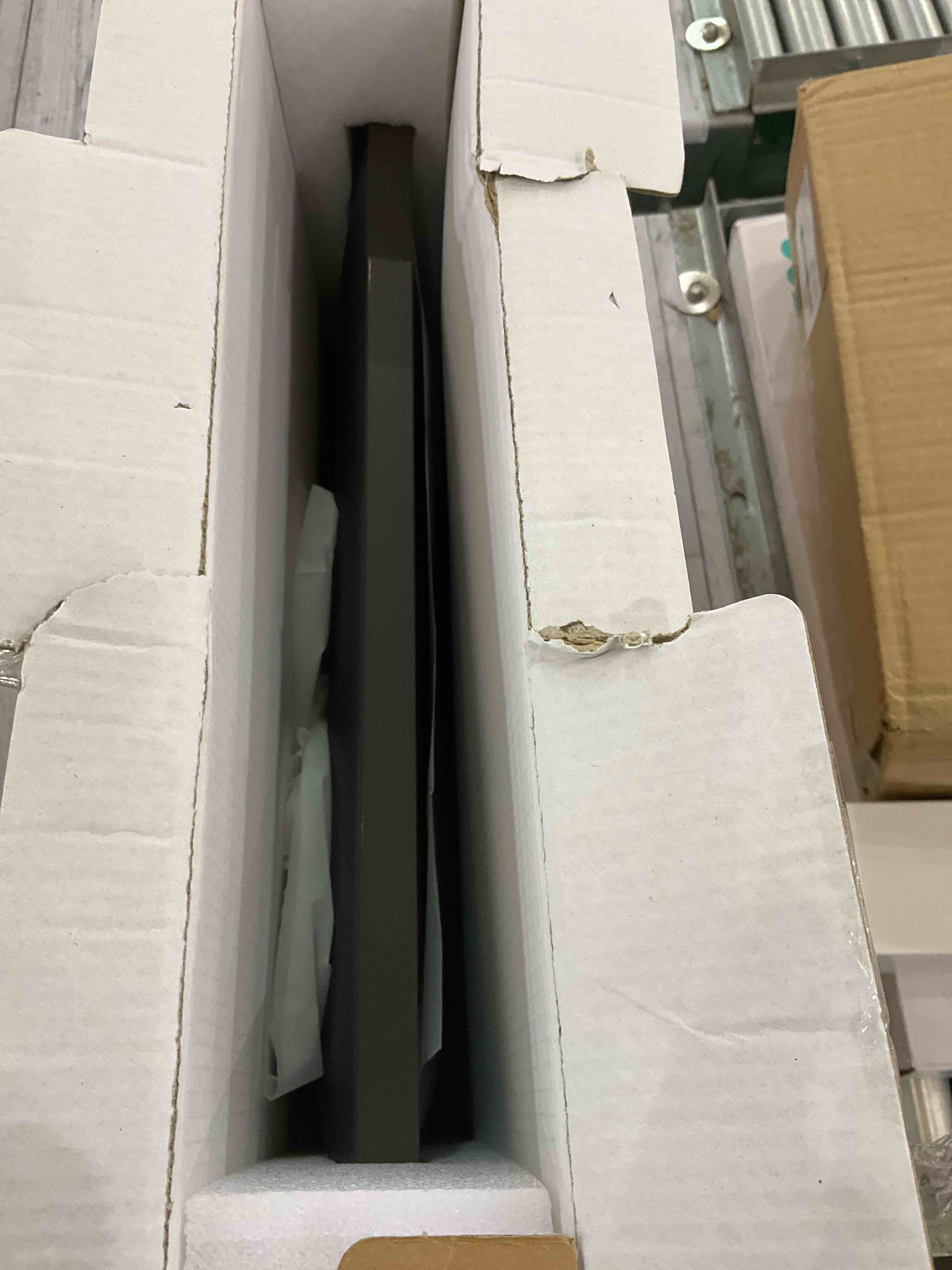 https://s3.amazonaws.com/lotting-images-prod/BargainHunt/EXS01079363_1706640673553.jpeg