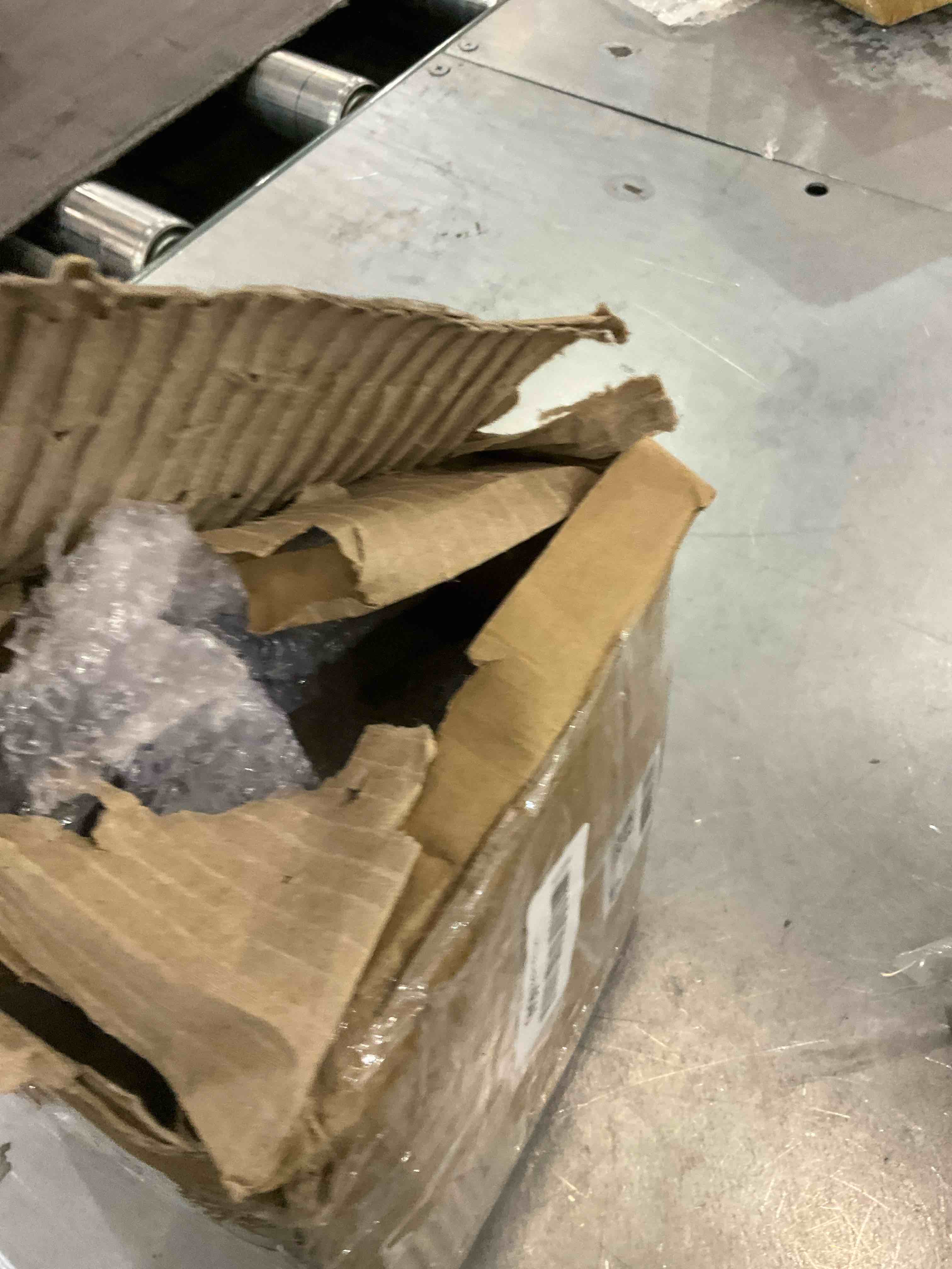 https://s3.amazonaws.com/lotting-images-prod/BargainHunt/EXS01079982_1706626432369.jpeg