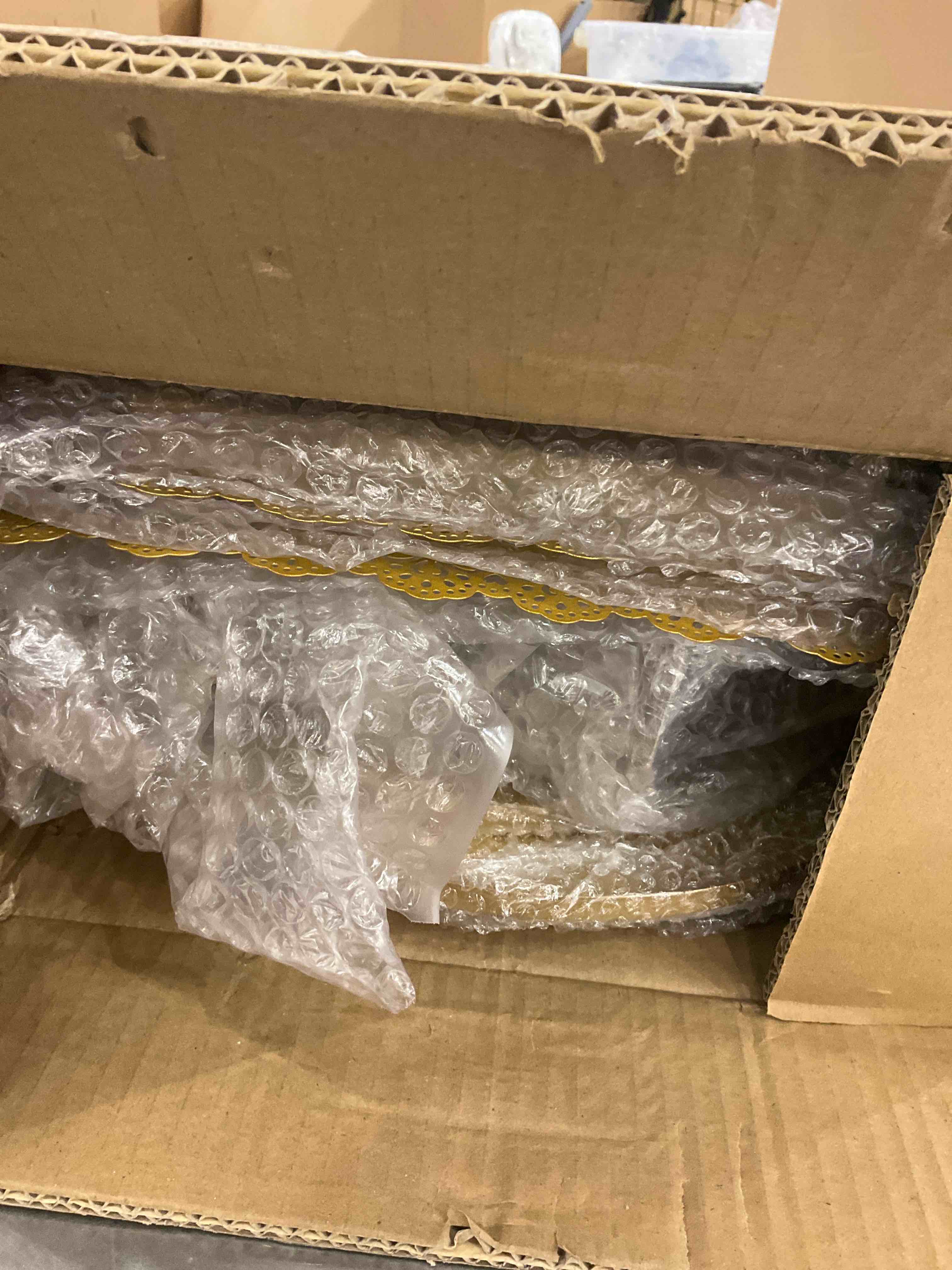 https://s3.amazonaws.com/lotting-images-prod/BargainHunt/EXS01080150_1707852851702.jpeg