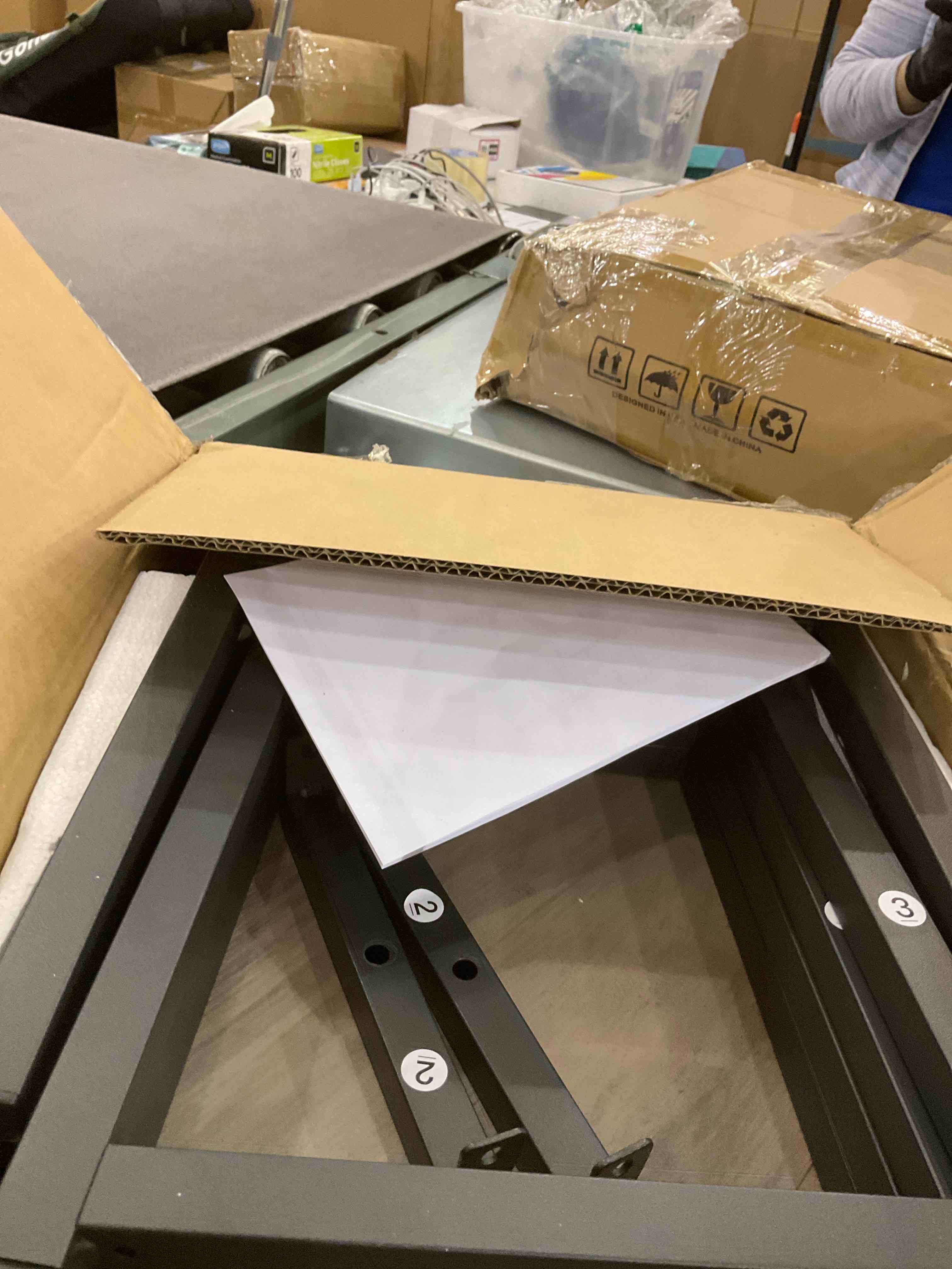 https://s3.amazonaws.com/lotting-images-prod/BargainHunt/EXS01080477_1708010799649.jpeg