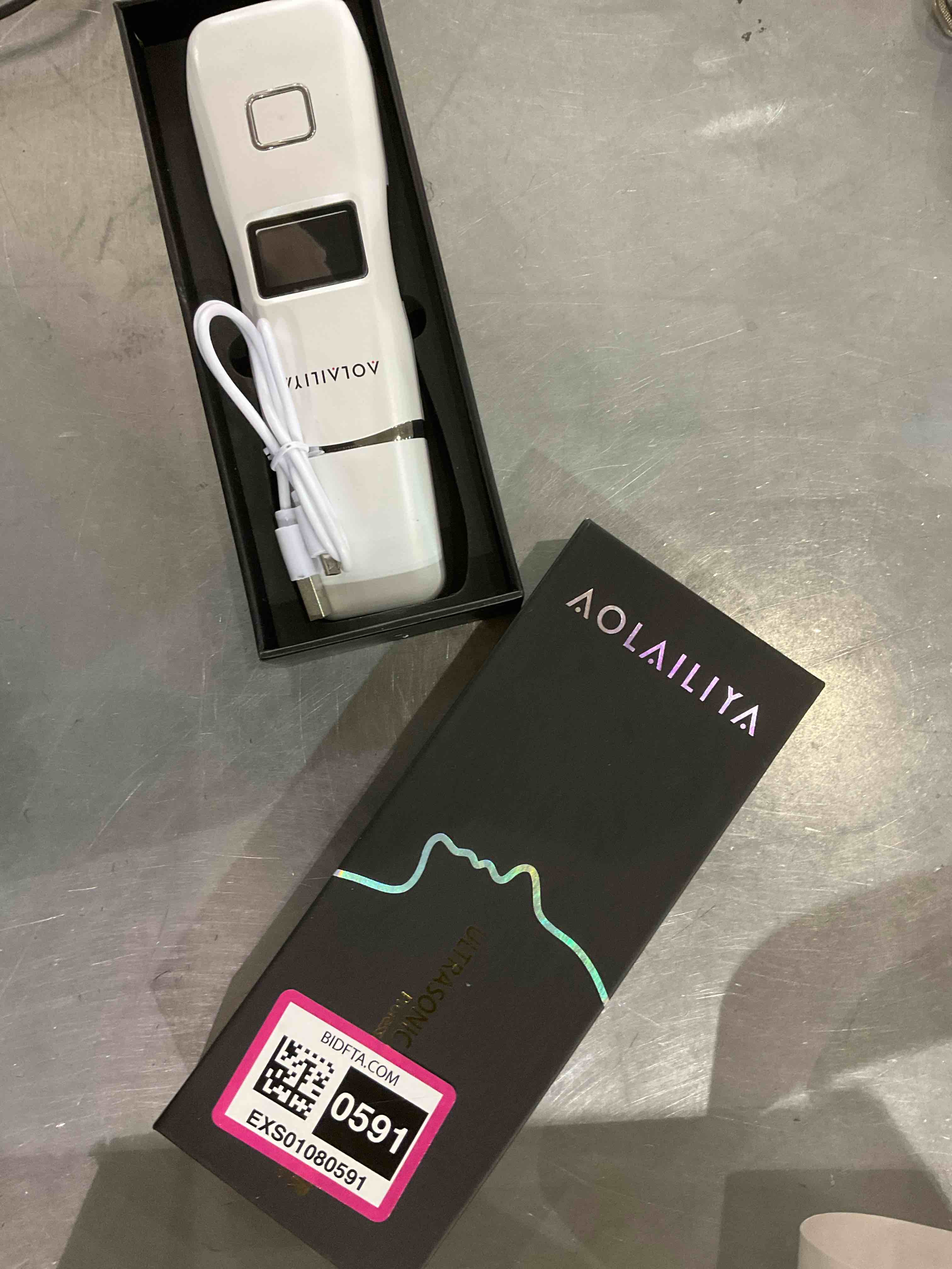 https://s3.amazonaws.com/lotting-images-prod/BargainHunt/EXS01080591_1708518045956.jpeg