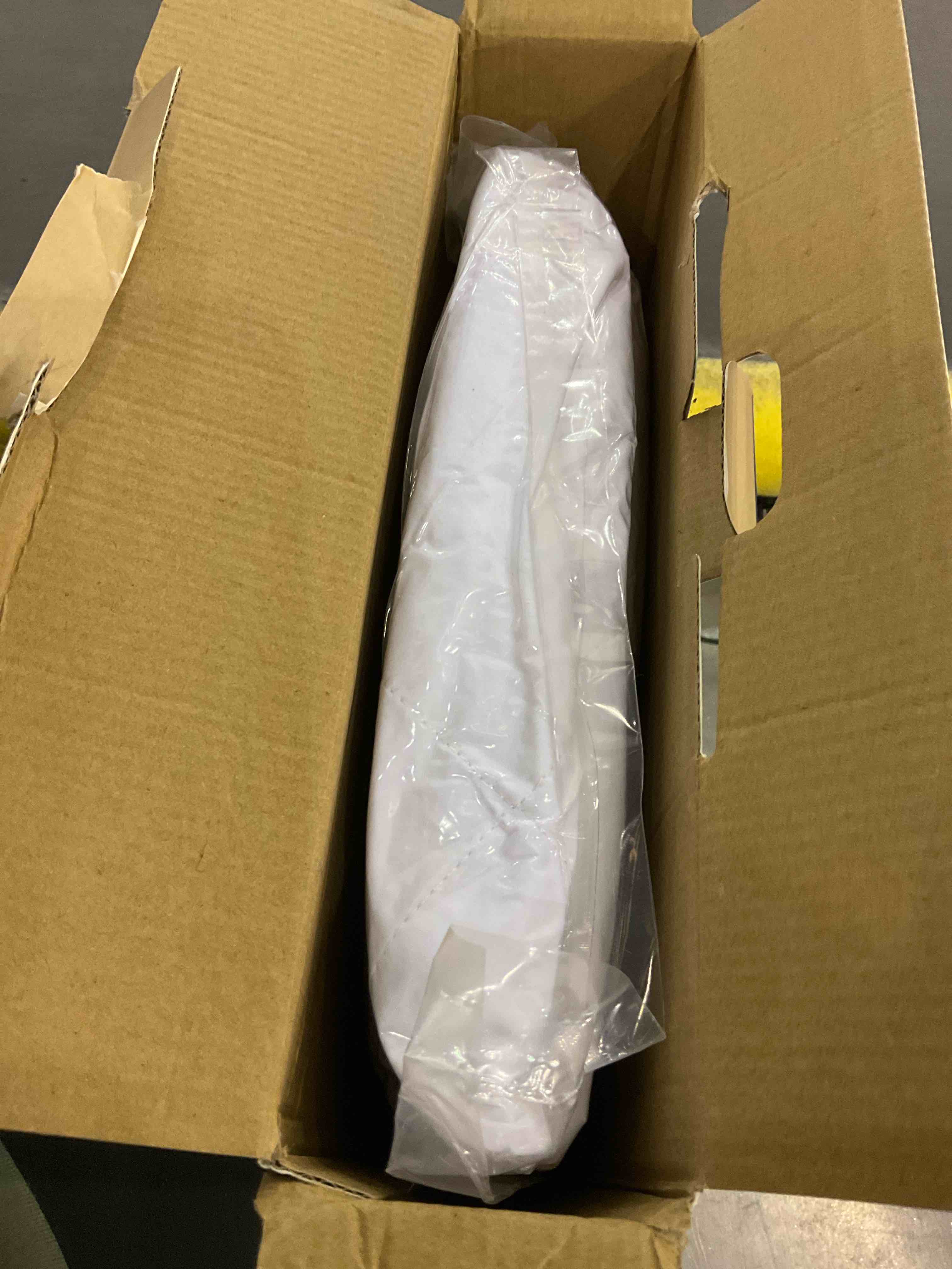 https://s3.amazonaws.com/lotting-images-prod/BargainHunt/EXS01080732_1708624888133.jpeg