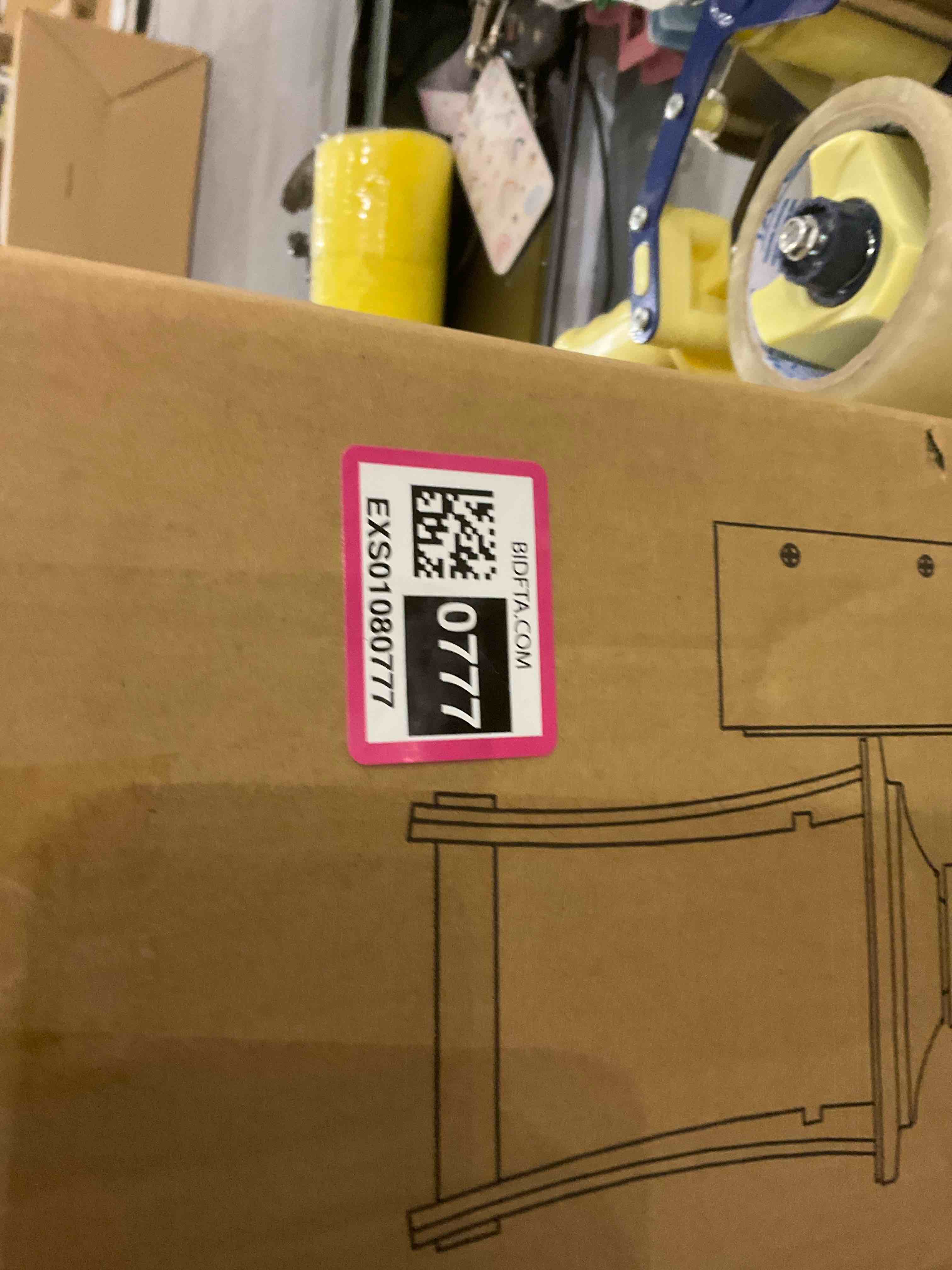 https://s3.amazonaws.com/lotting-images-prod/BargainHunt/EXS01080777_1708952114206.jpeg