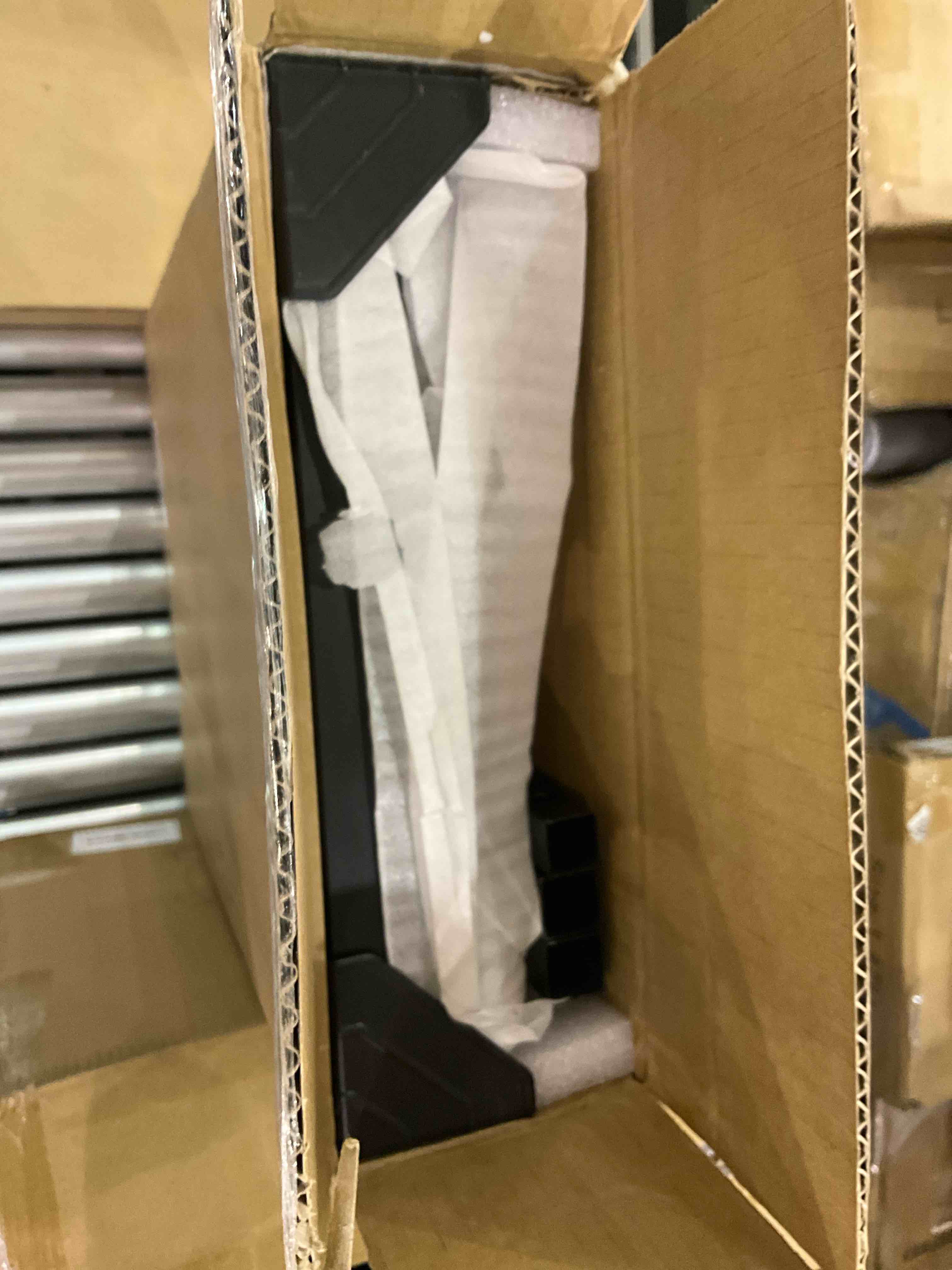https://s3.amazonaws.com/lotting-images-prod/BargainHunt/EXS01080962_1709040400508.jpeg