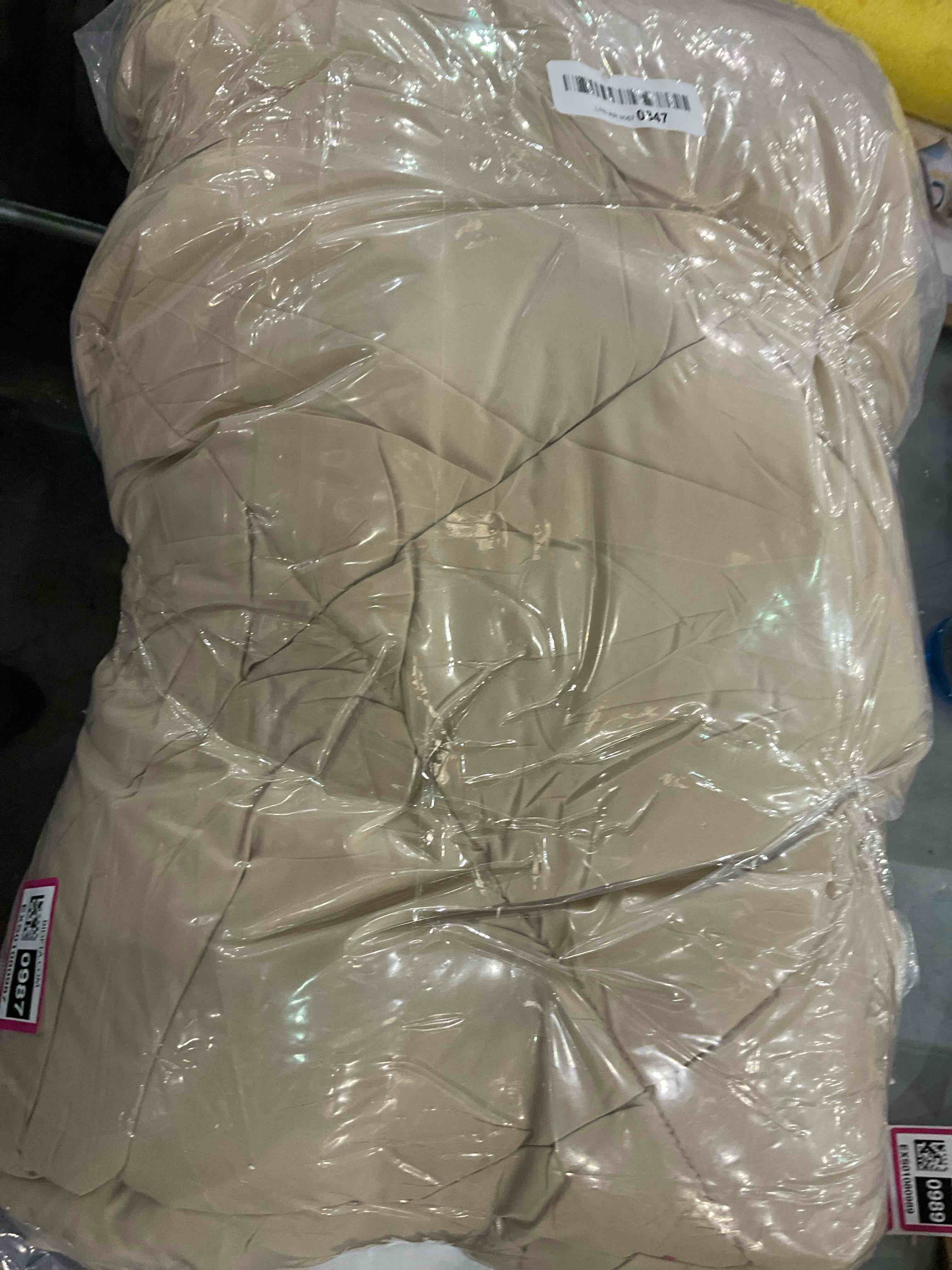 https://s3.amazonaws.com/lotting-images-prod/BargainHunt/EXS01080987_1709046774338.jpeg