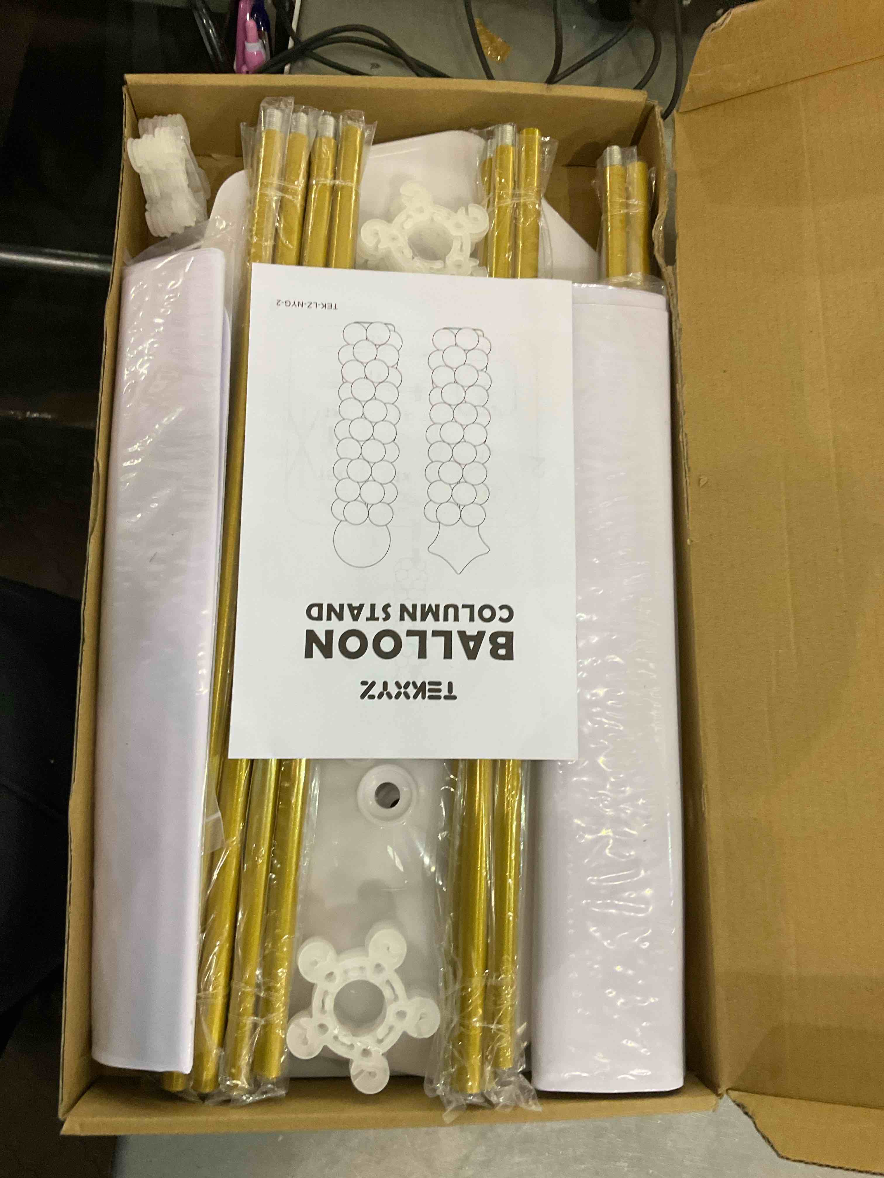 https://s3.amazonaws.com/lotting-images-prod/BargainHunt/EXS01080990_1709047116778.jpeg
