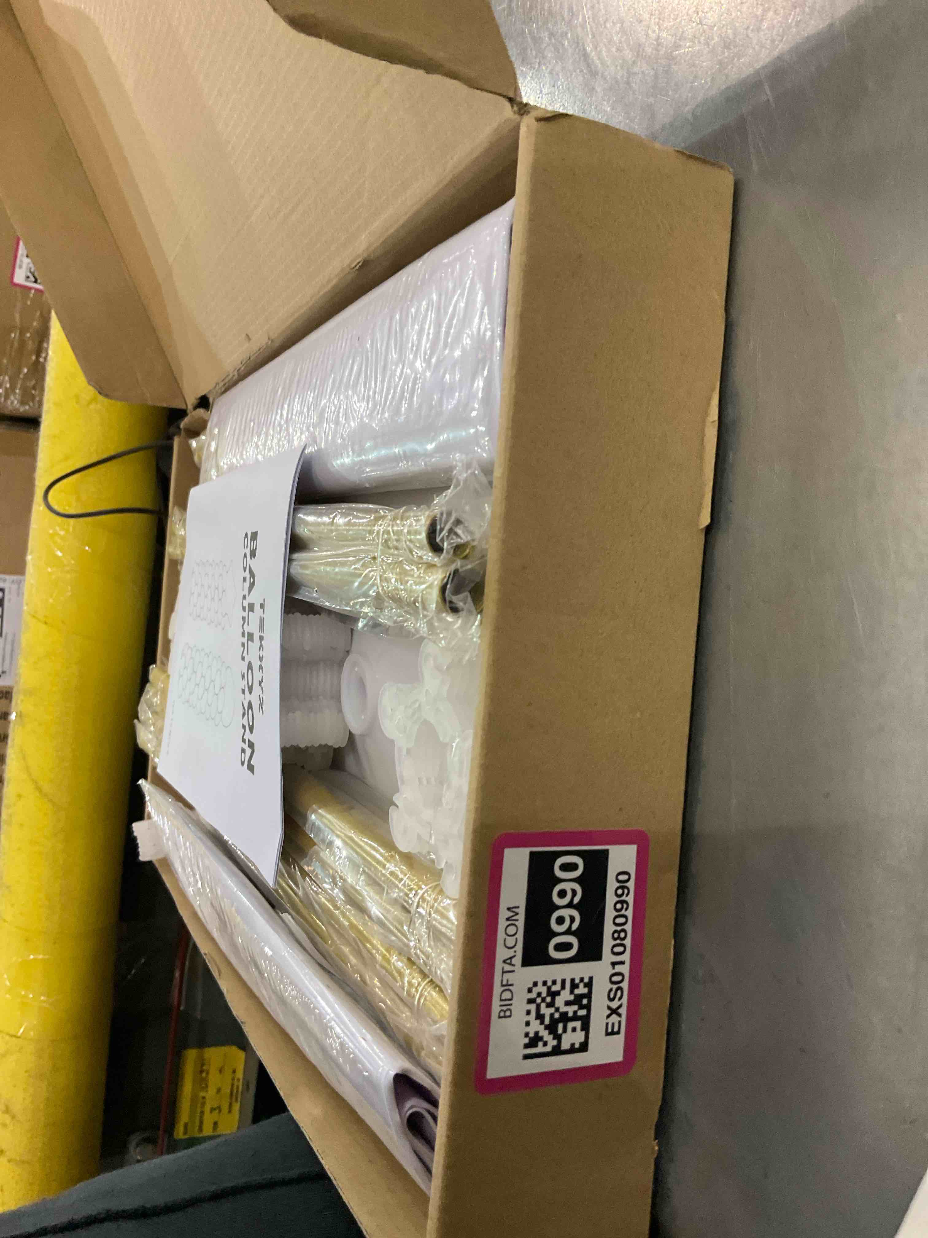https://s3.amazonaws.com/lotting-images-prod/BargainHunt/EXS01080990_1709047118922.jpeg
