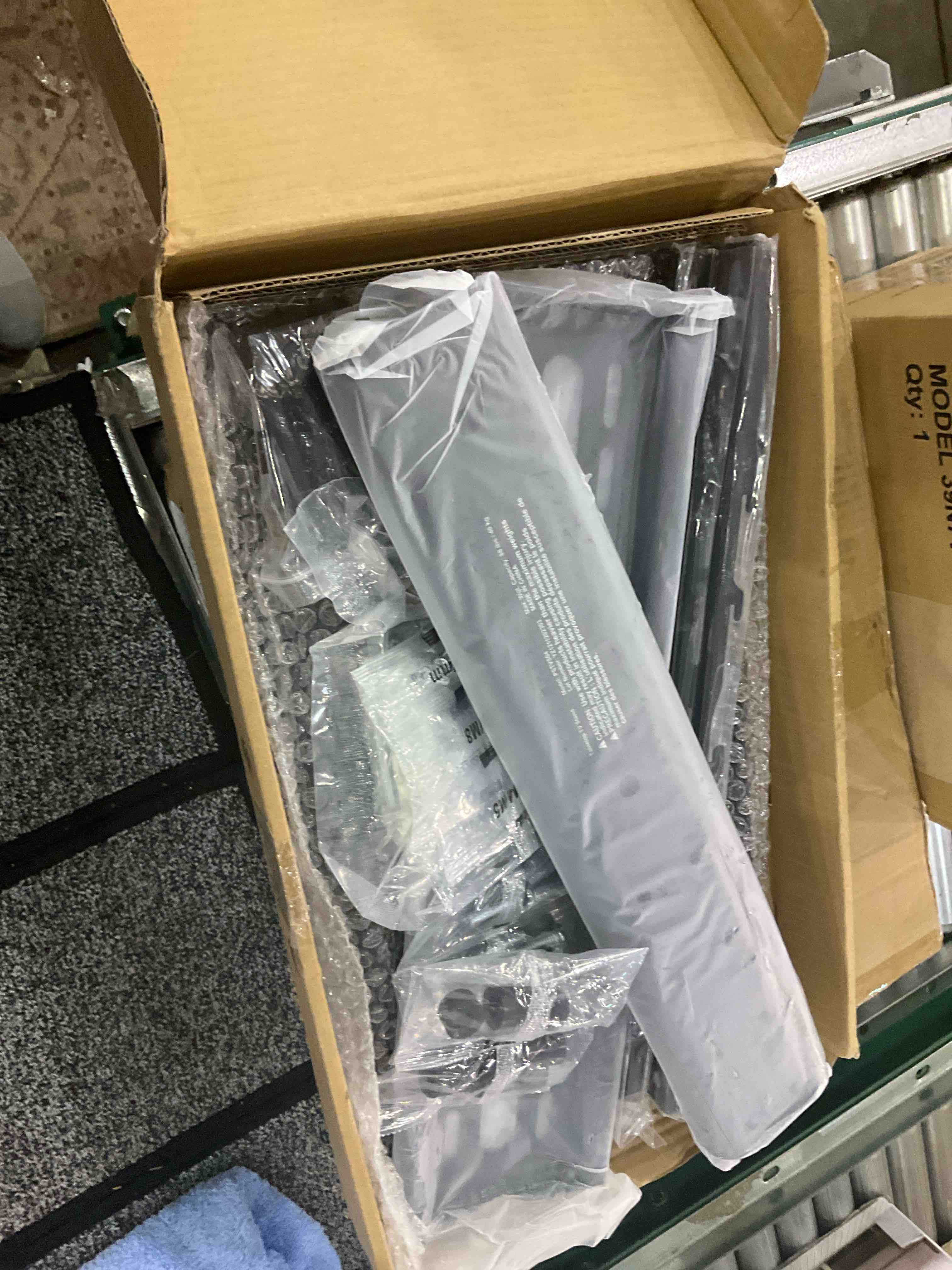 https://s3.amazonaws.com/lotting-images-prod/BargainHunt/EXS01081037_1708004852920.jpeg