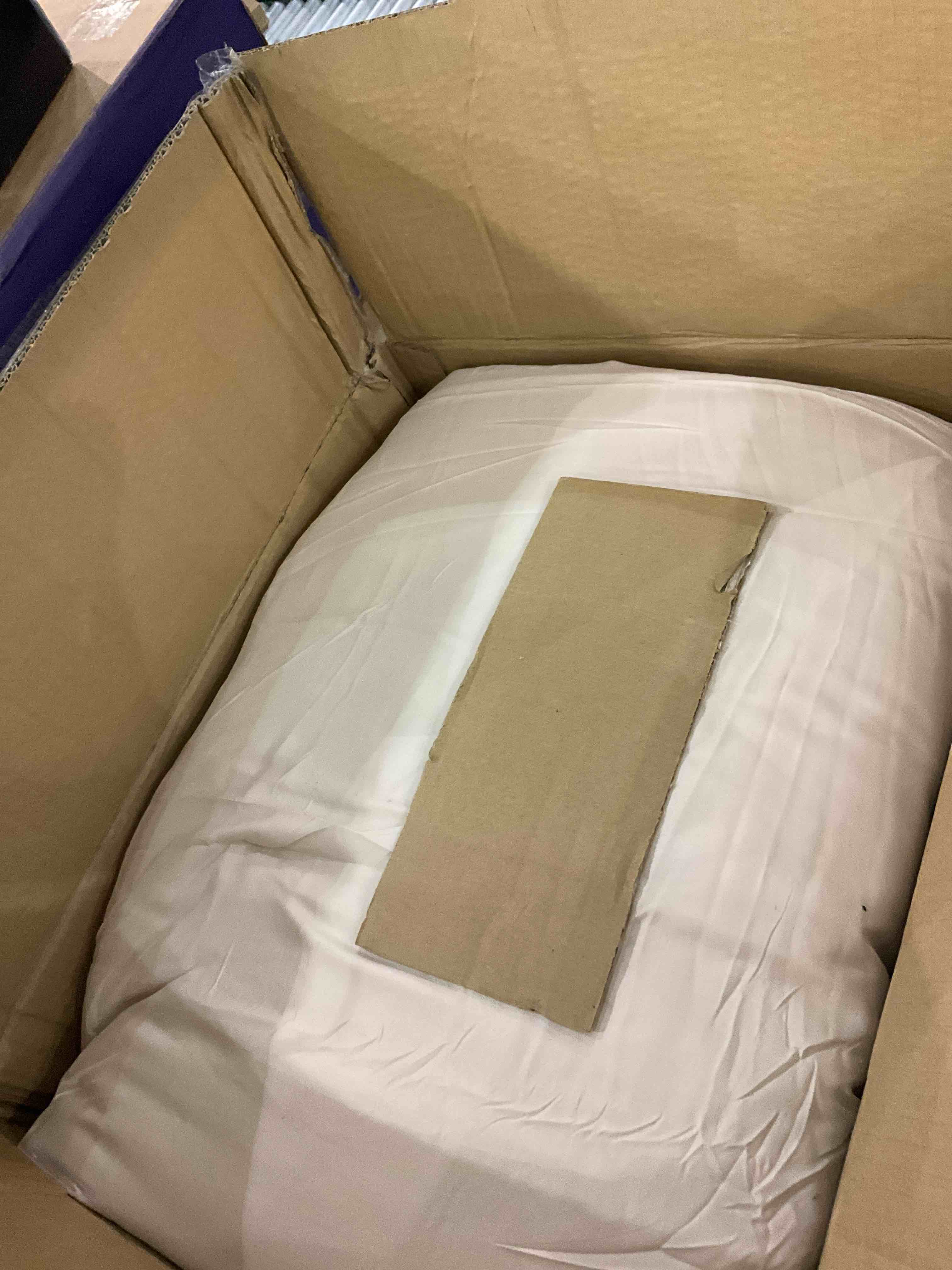 https://s3.amazonaws.com/lotting-images-prod/BargainHunt/EXS01081130_1708091503736.jpeg