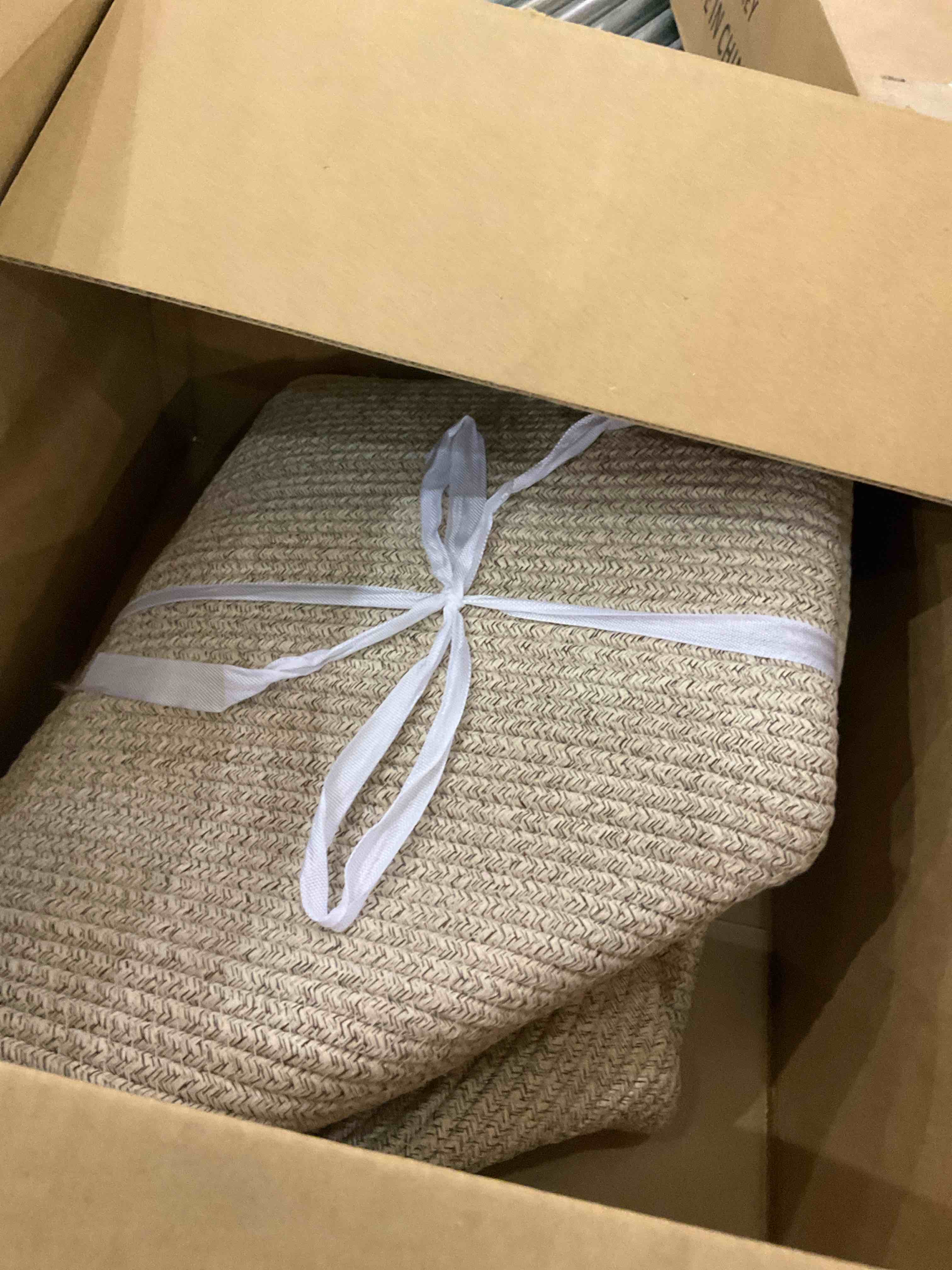 https://s3.amazonaws.com/lotting-images-prod/BargainHunt/EXS01081416_1708529055781.jpeg