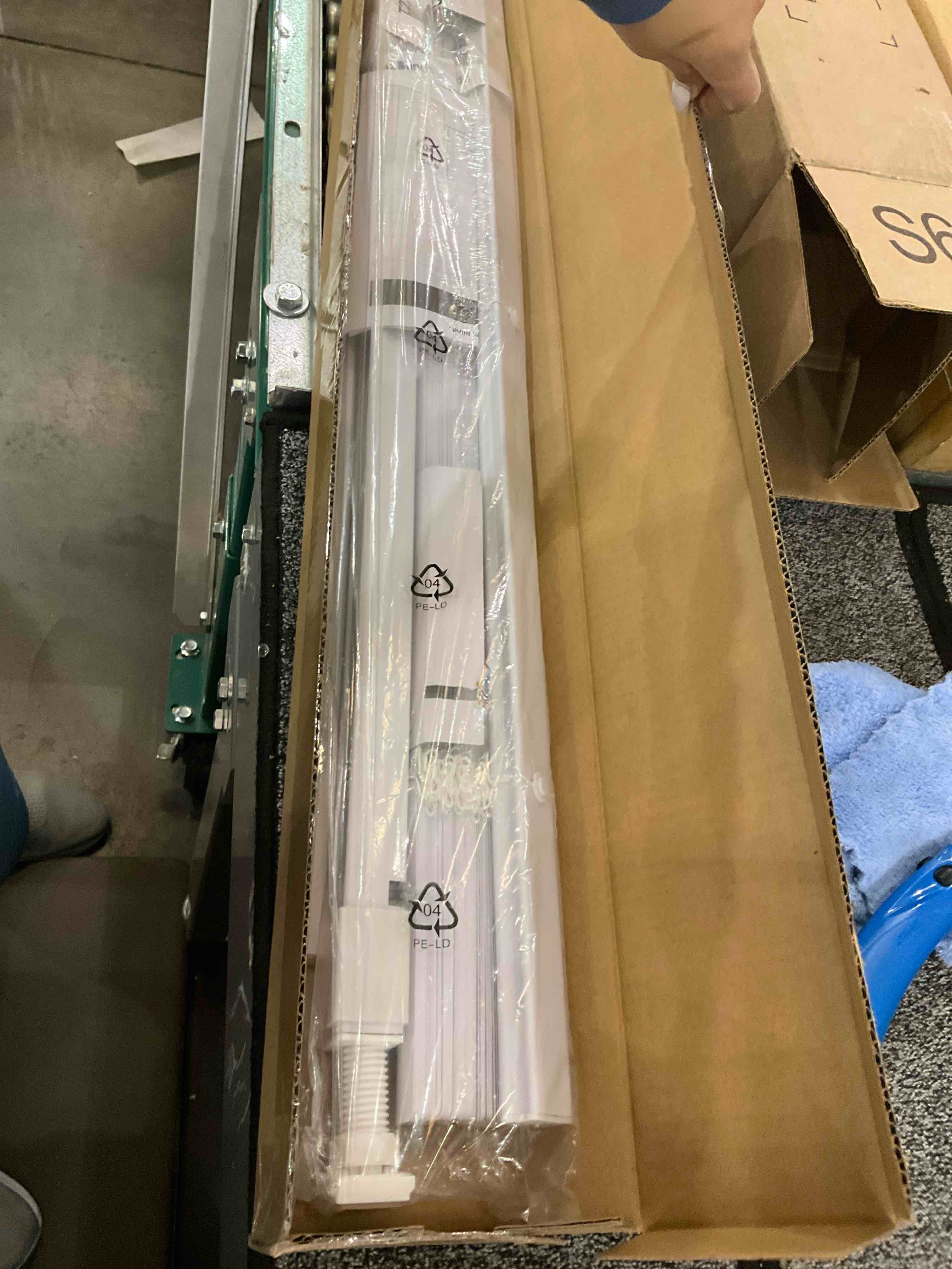 https://s3.amazonaws.com/lotting-images-prod/BargainHunt/EXS01081433_1708532161202.jpeg