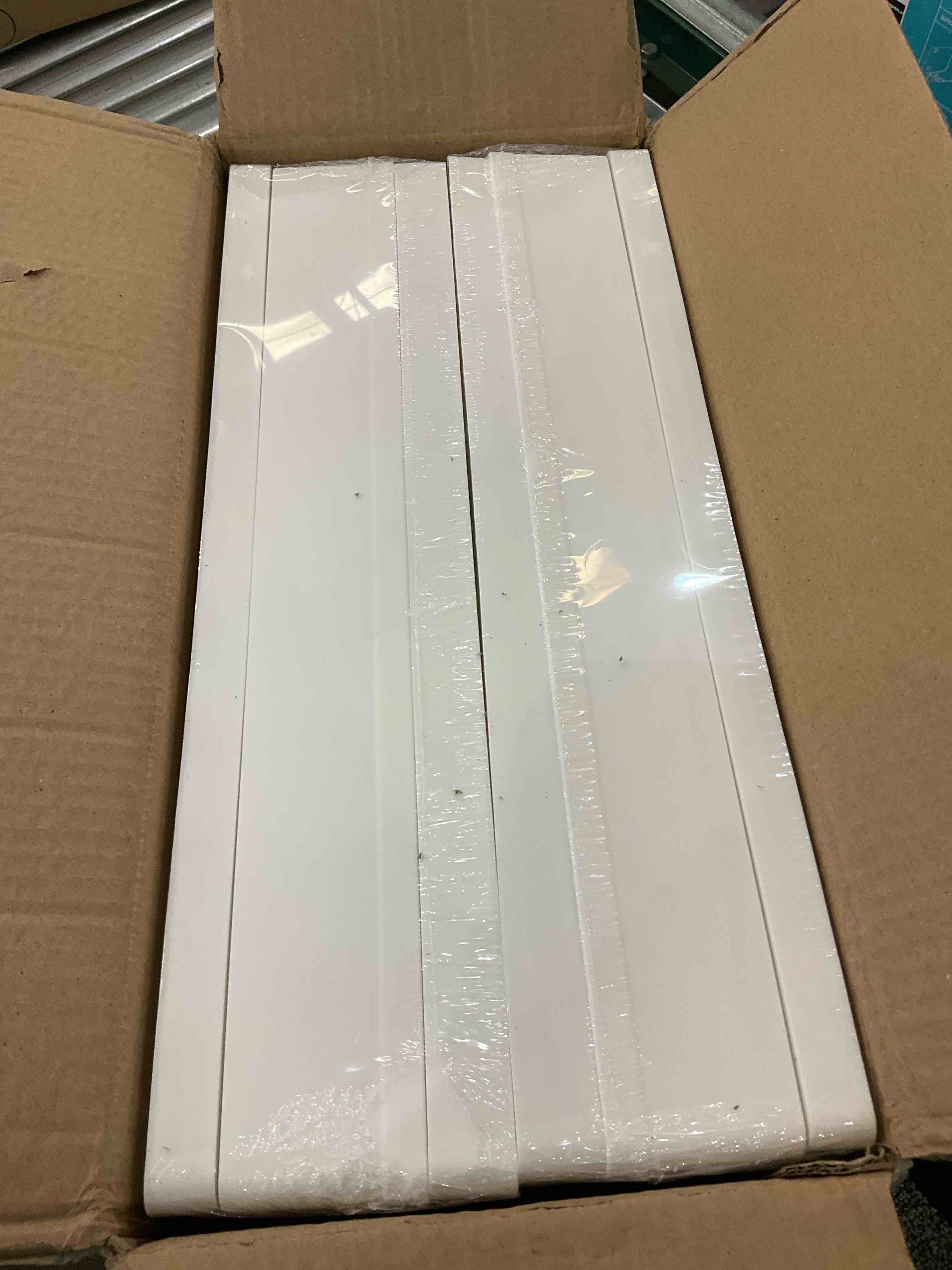https://s3.amazonaws.com/lotting-images-prod/BargainHunt/EXS01081438_1708533214682.jpeg