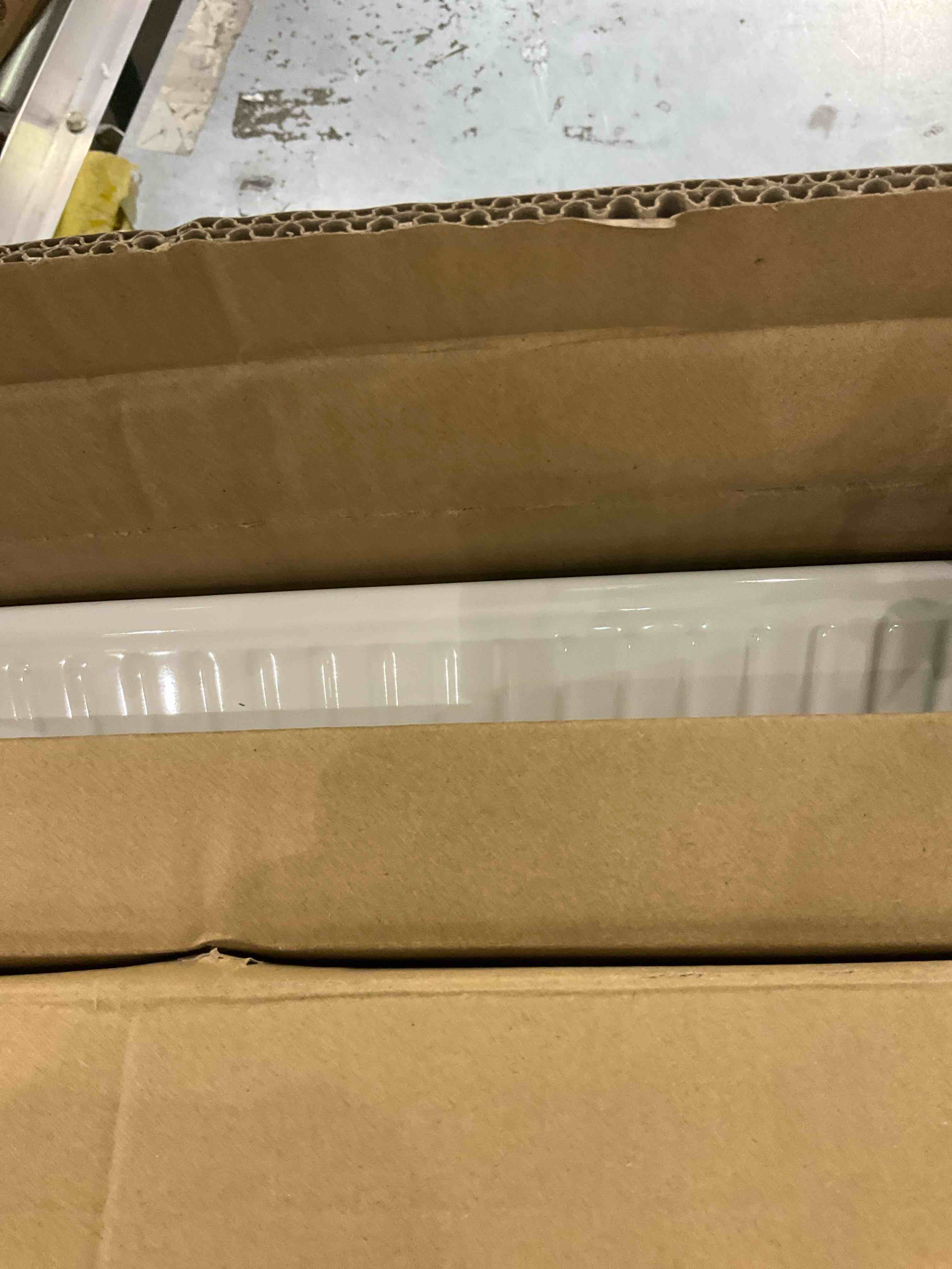 https://s3.amazonaws.com/lotting-images-prod/BargainHunt/EXS01081666_1709316289575.jpeg