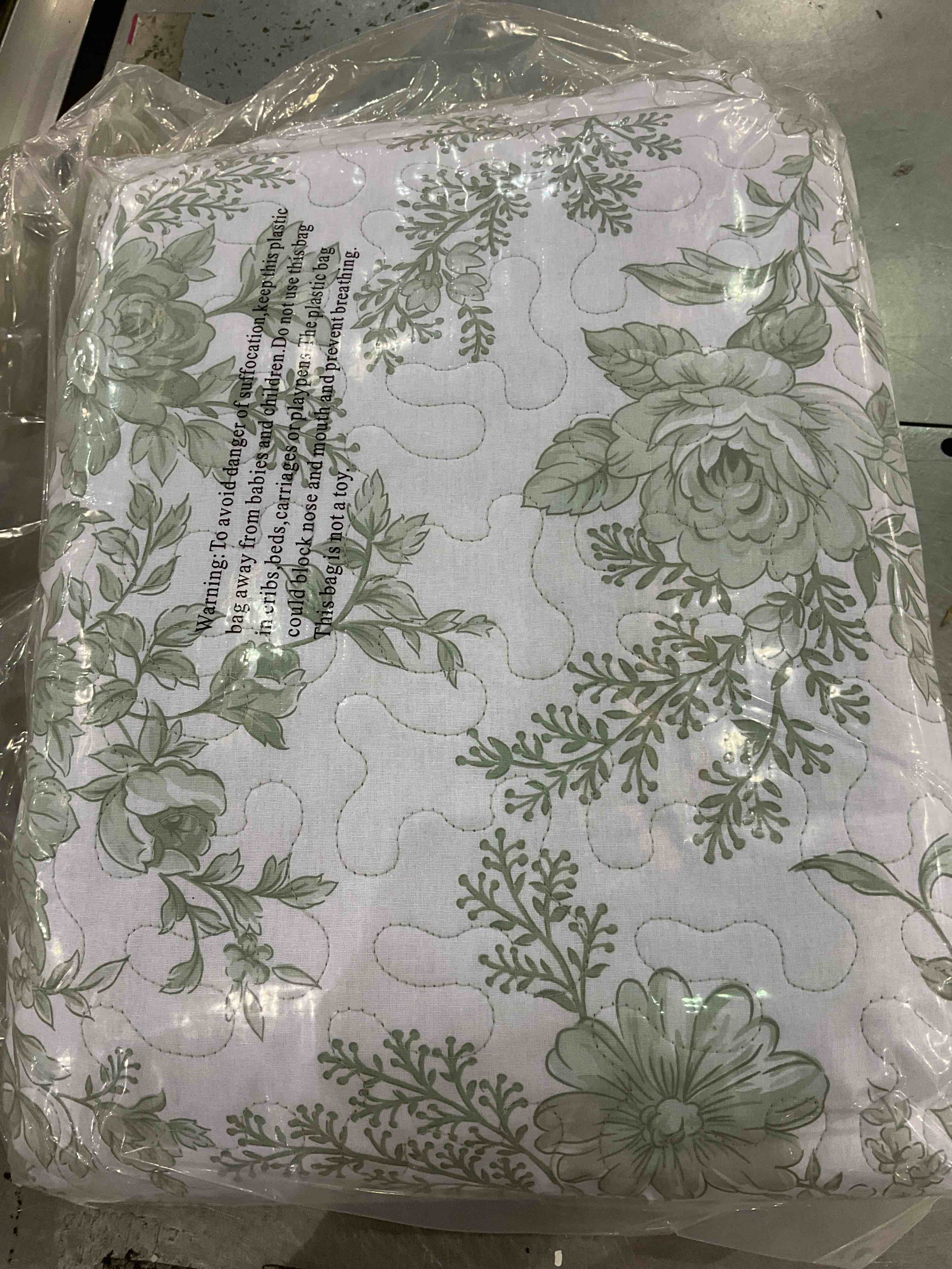 https://s3.amazonaws.com/lotting-images-prod/BargainHunt/EXS01081667_1709316530555.jpeg