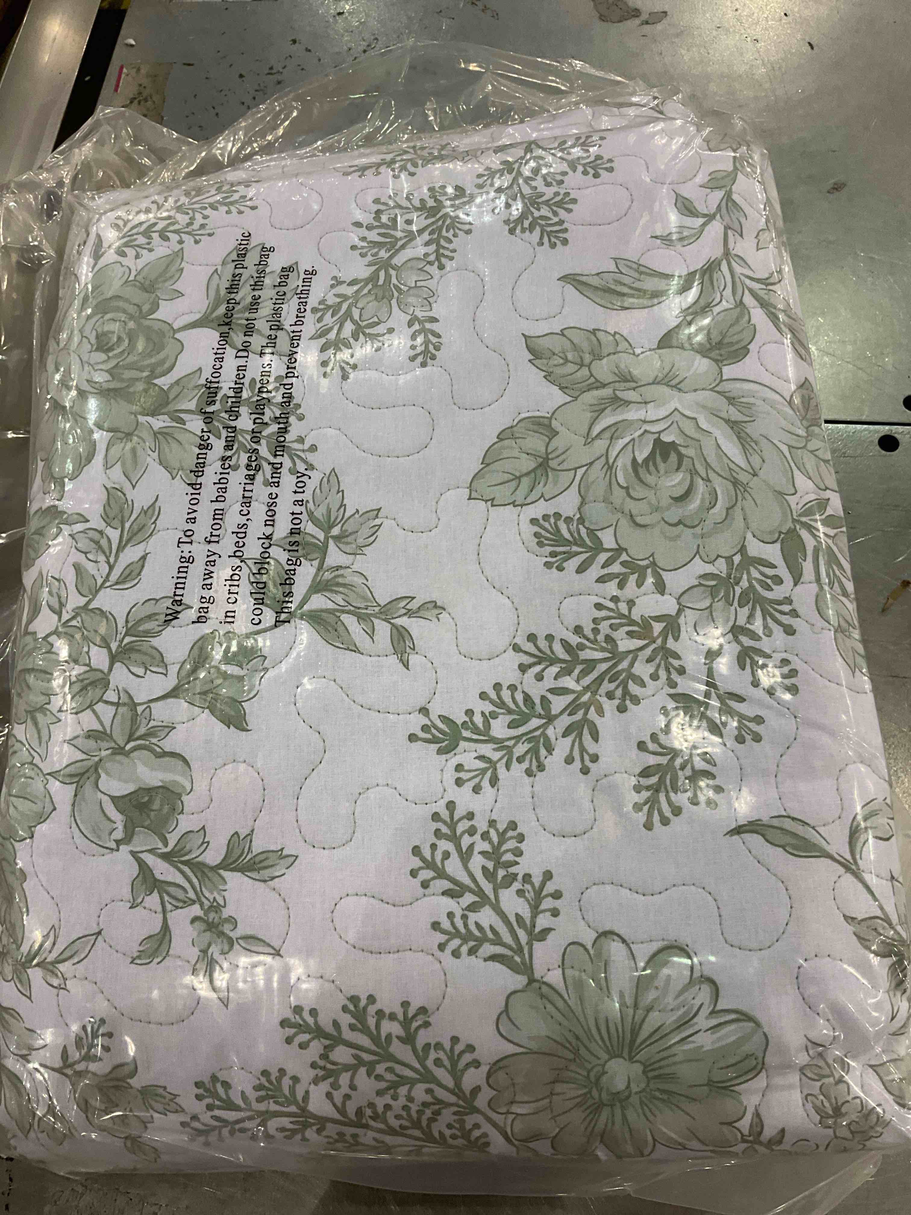 https://s3.amazonaws.com/lotting-images-prod/BargainHunt/EXS01081667_1709316532236.jpeg