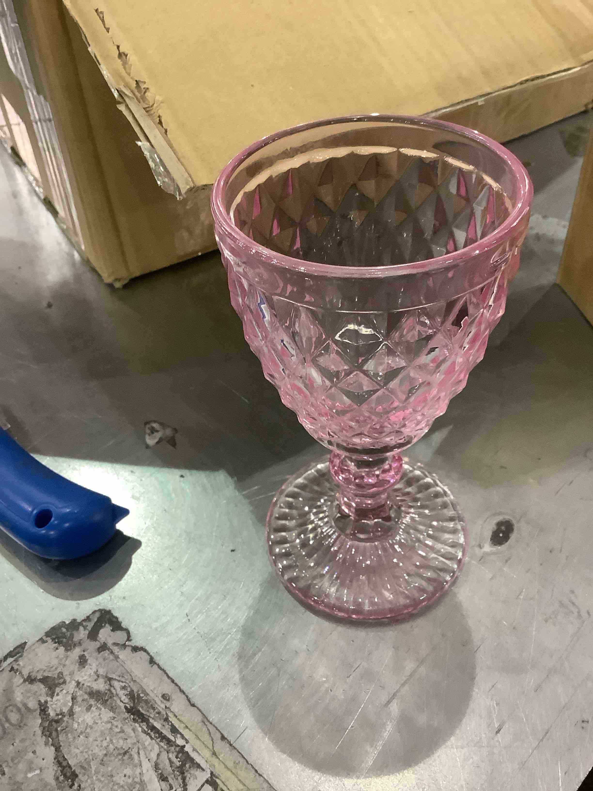 https://s3.amazonaws.com/lotting-images-prod/BargainHunt/EXS01081690_1709558679225.jpeg