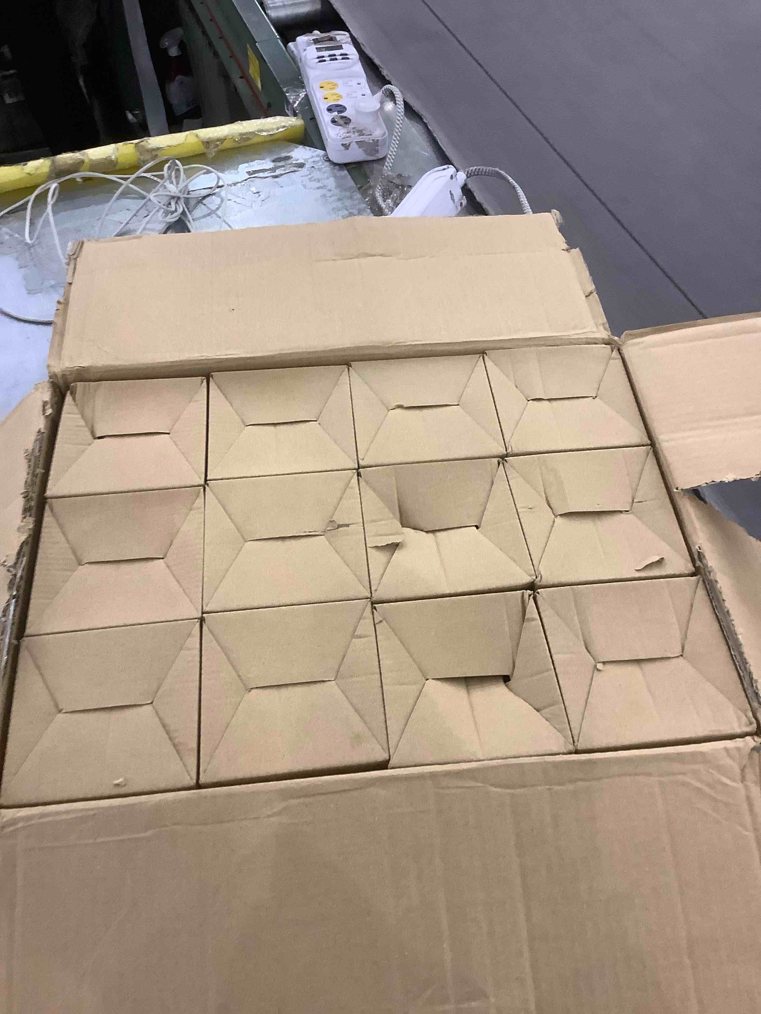 https://s3.amazonaws.com/lotting-images-prod/BargainHunt/EXS01081690_1709558694973.jpeg