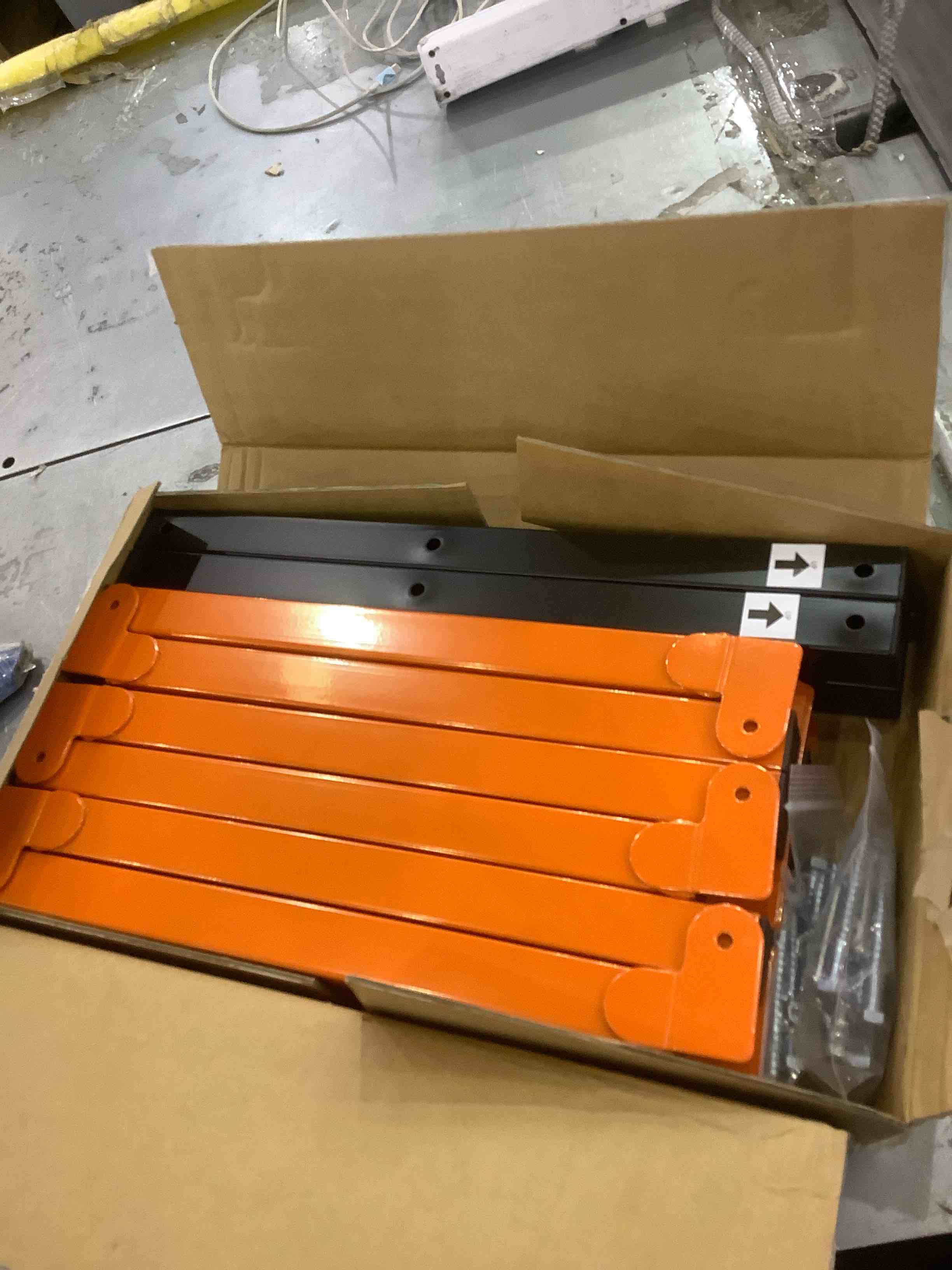 https://s3.amazonaws.com/lotting-images-prod/BargainHunt/EXS01081699_1709559556805.jpeg