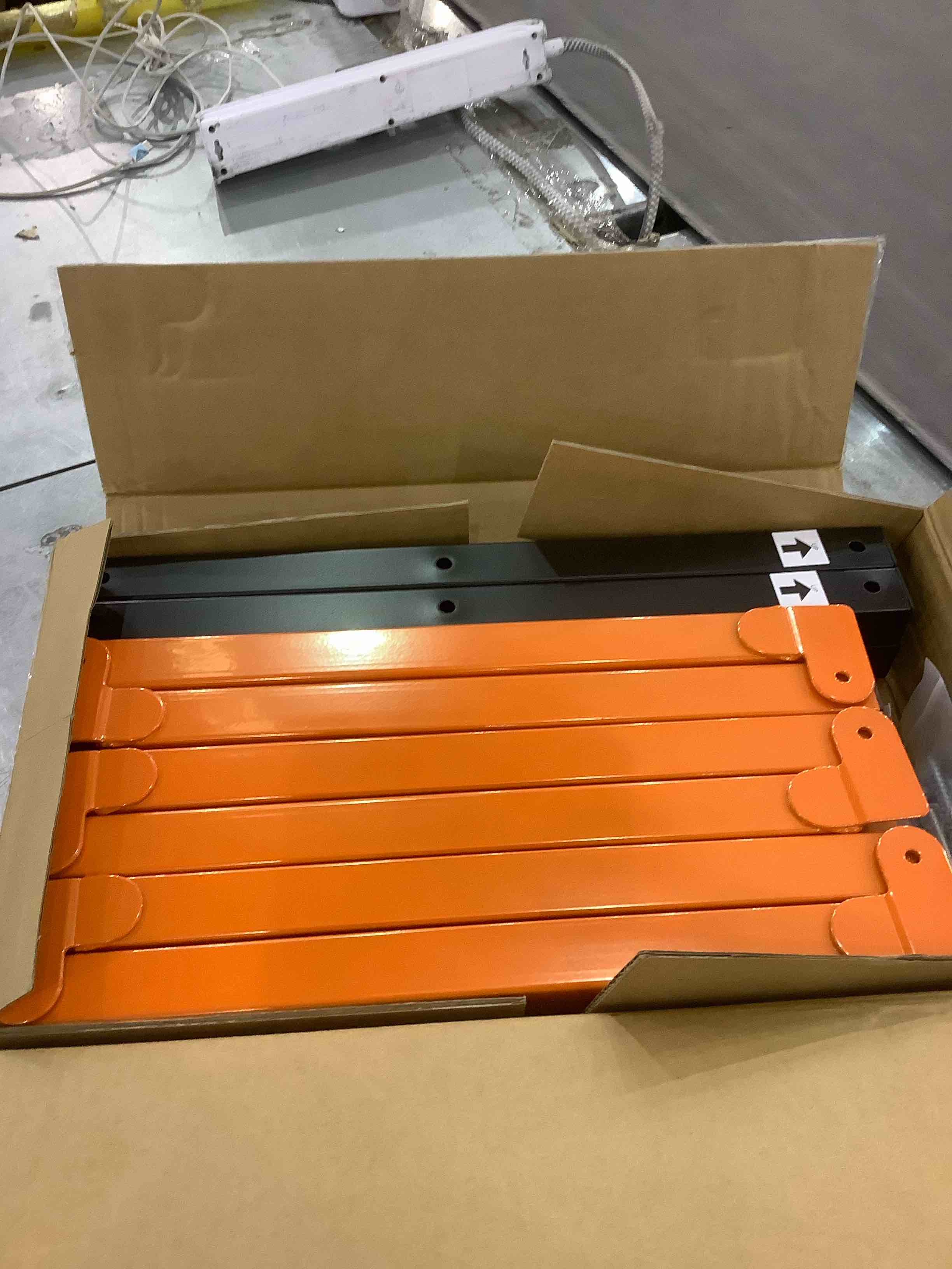 https://s3.amazonaws.com/lotting-images-prod/BargainHunt/EXS01081699_1709559561852.jpeg