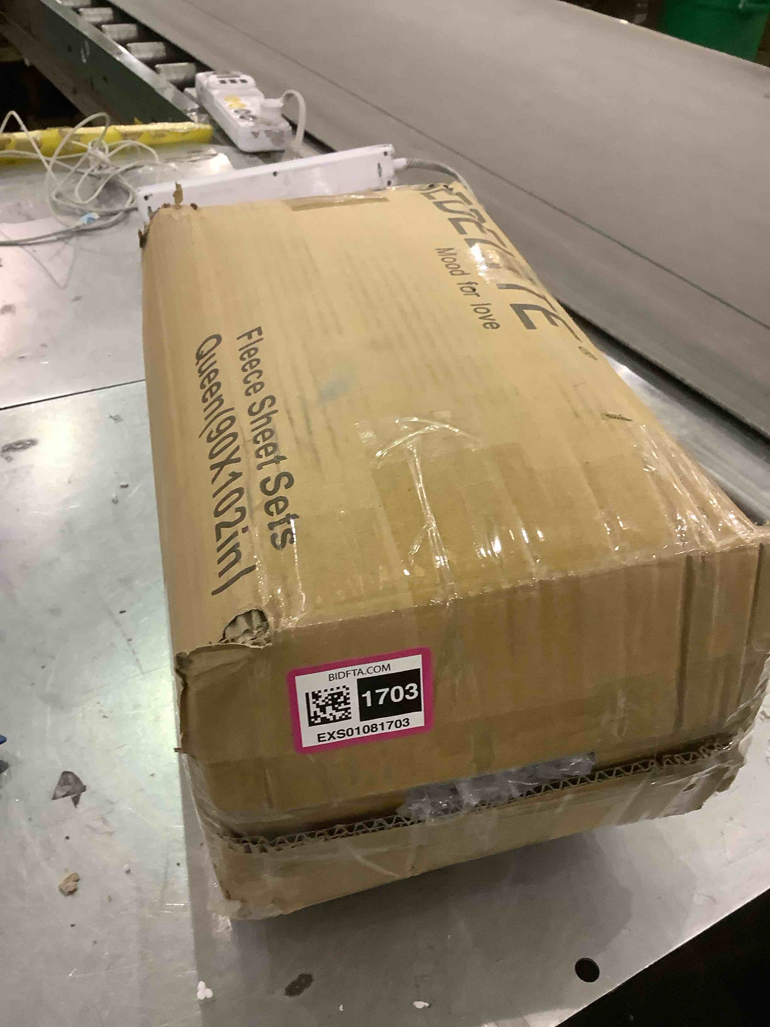 https://s3.amazonaws.com/lotting-images-prod/BargainHunt/EXS01081703_1709559900633.jpeg
